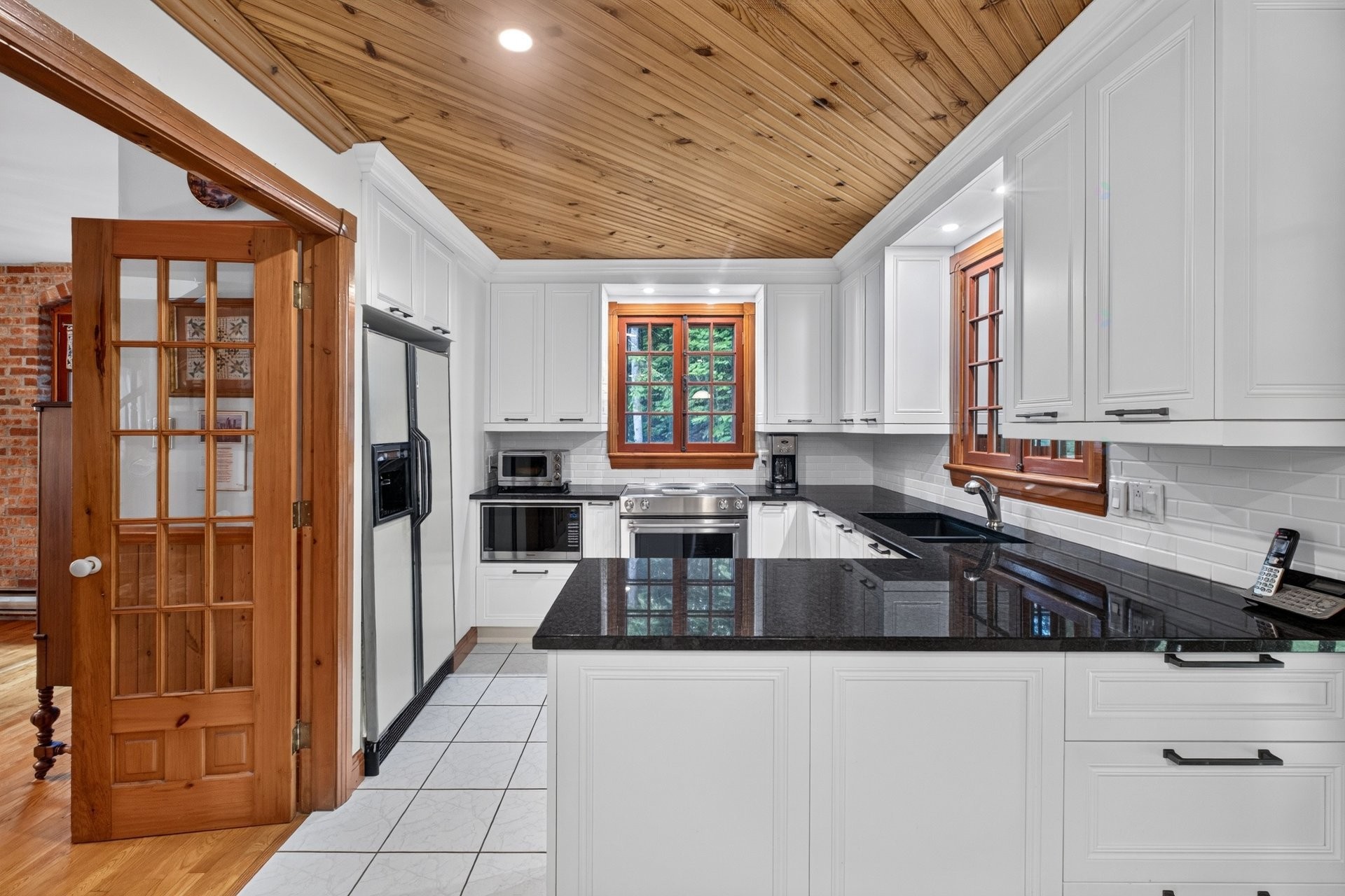 Cuisine - 751 Ch. Duplessis, Sherbrooke (Fleurimont), QC - Indoor Photo Showing Kitchen With Double Sink