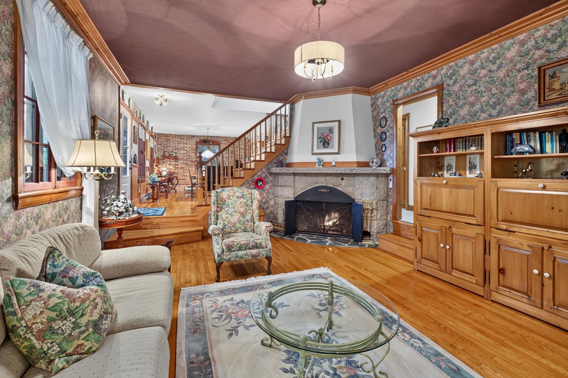 Salon - 751 Ch. Duplessis, Sherbrooke (Fleurimont), QC - Indoor Photo Showing Living Room With Fireplace