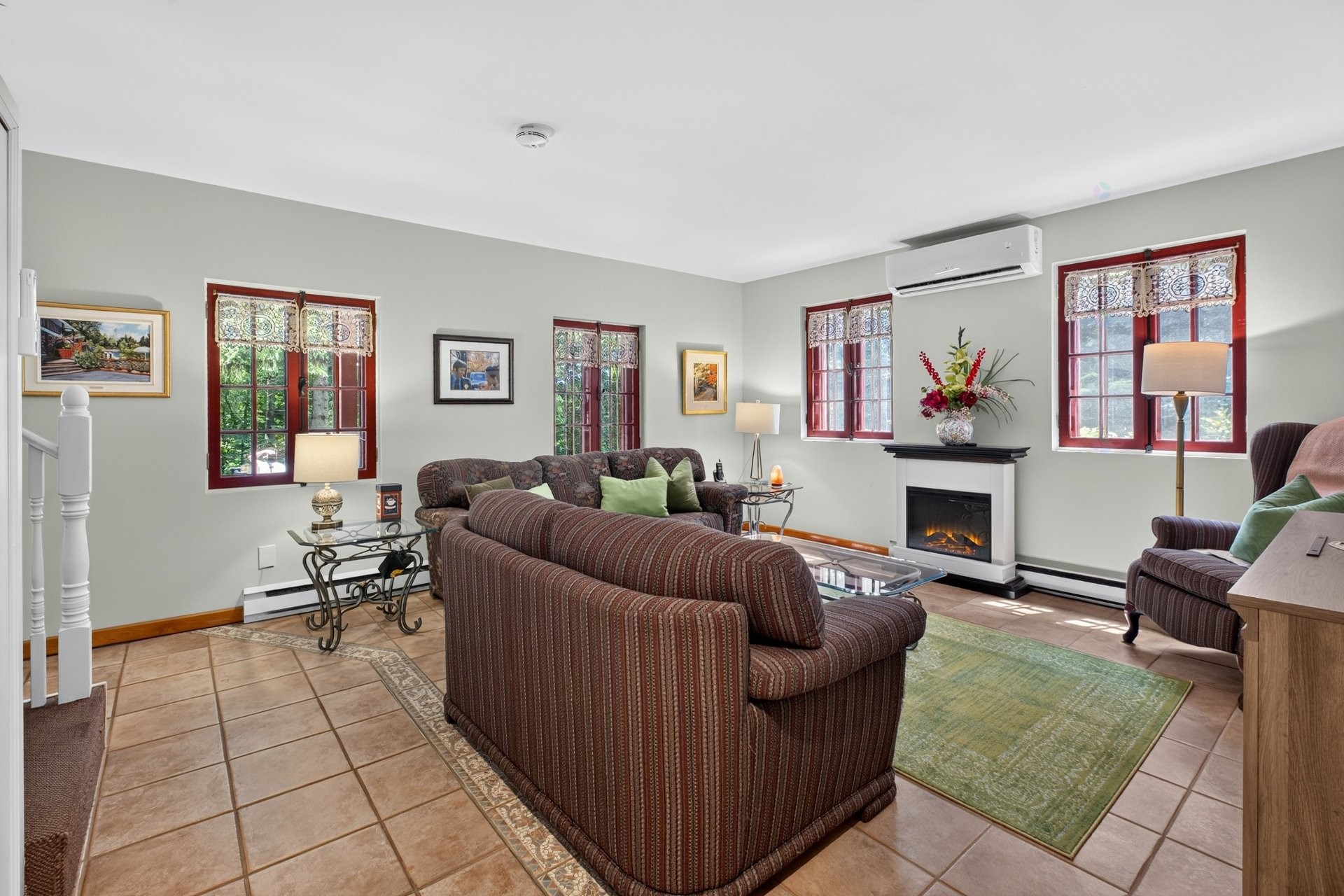 Salon - 751 Ch. Duplessis, Sherbrooke (Fleurimont), QC - Indoor Photo Showing Living Room With Fireplace