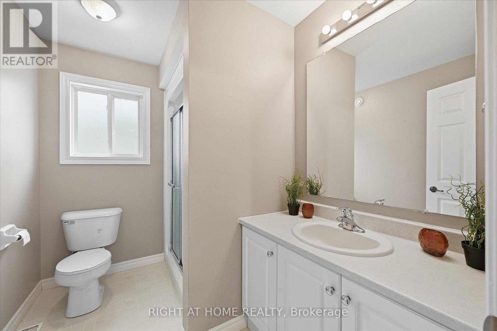 111 Gracehill Crescent, Hamilton, ON - Indoor Photo Showing Bathroom