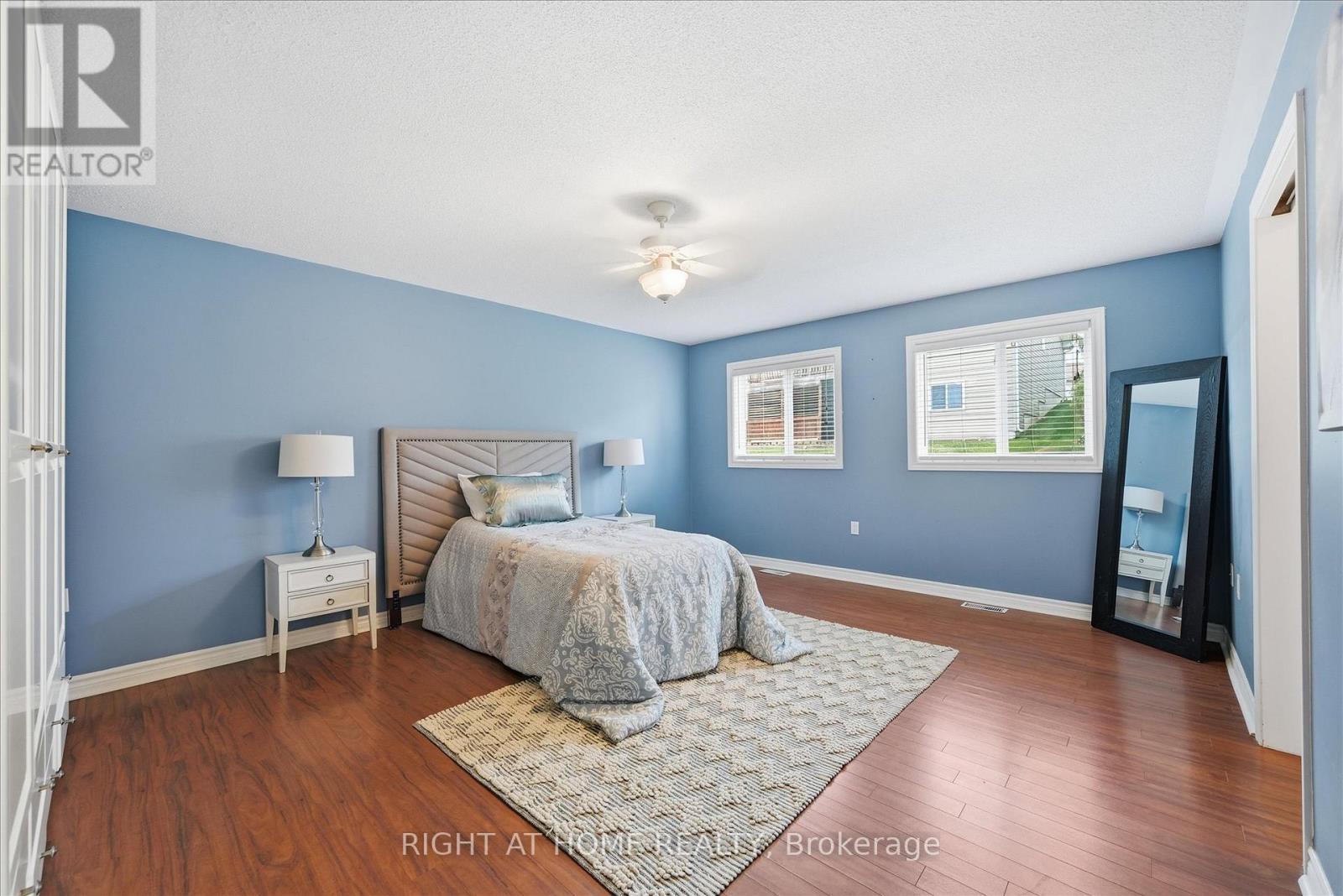 111 Gracehill Crescent, Hamilton, ON - Indoor Photo Showing Bedroom