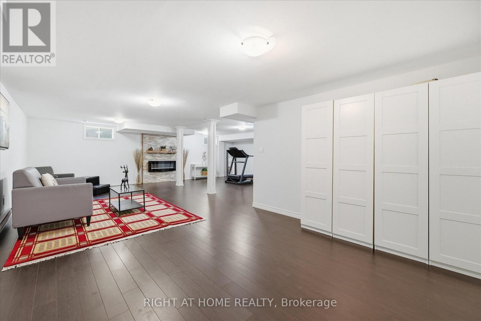 111 Gracehill Crescent, Hamilton, ON - Indoor With Fireplace