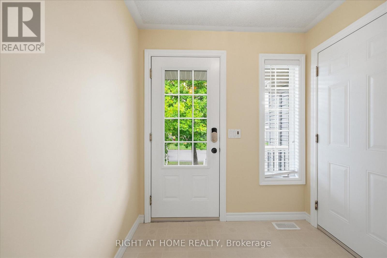 111 Gracehill Crescent, Hamilton, ON - Indoor Photo Showing Other Room