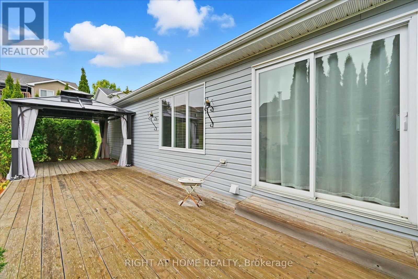 111 Gracehill Crescent, Hamilton, ON - Outdoor With Deck Patio Veranda