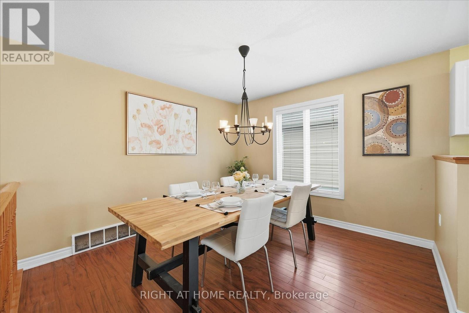 111 Gracehill Crescent, Hamilton, ON - Indoor Photo Showing Dining Room