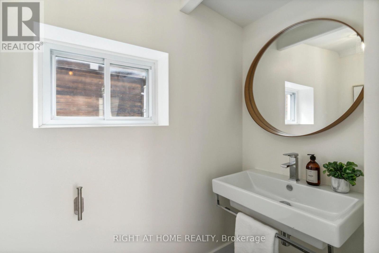 141 O'Connor Drive, Toronto, ON - Indoor Photo Showing Bathroom