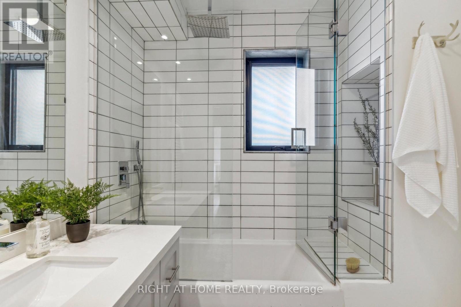 141 O'Connor Drive, Toronto, ON - Indoor Photo Showing Bathroom