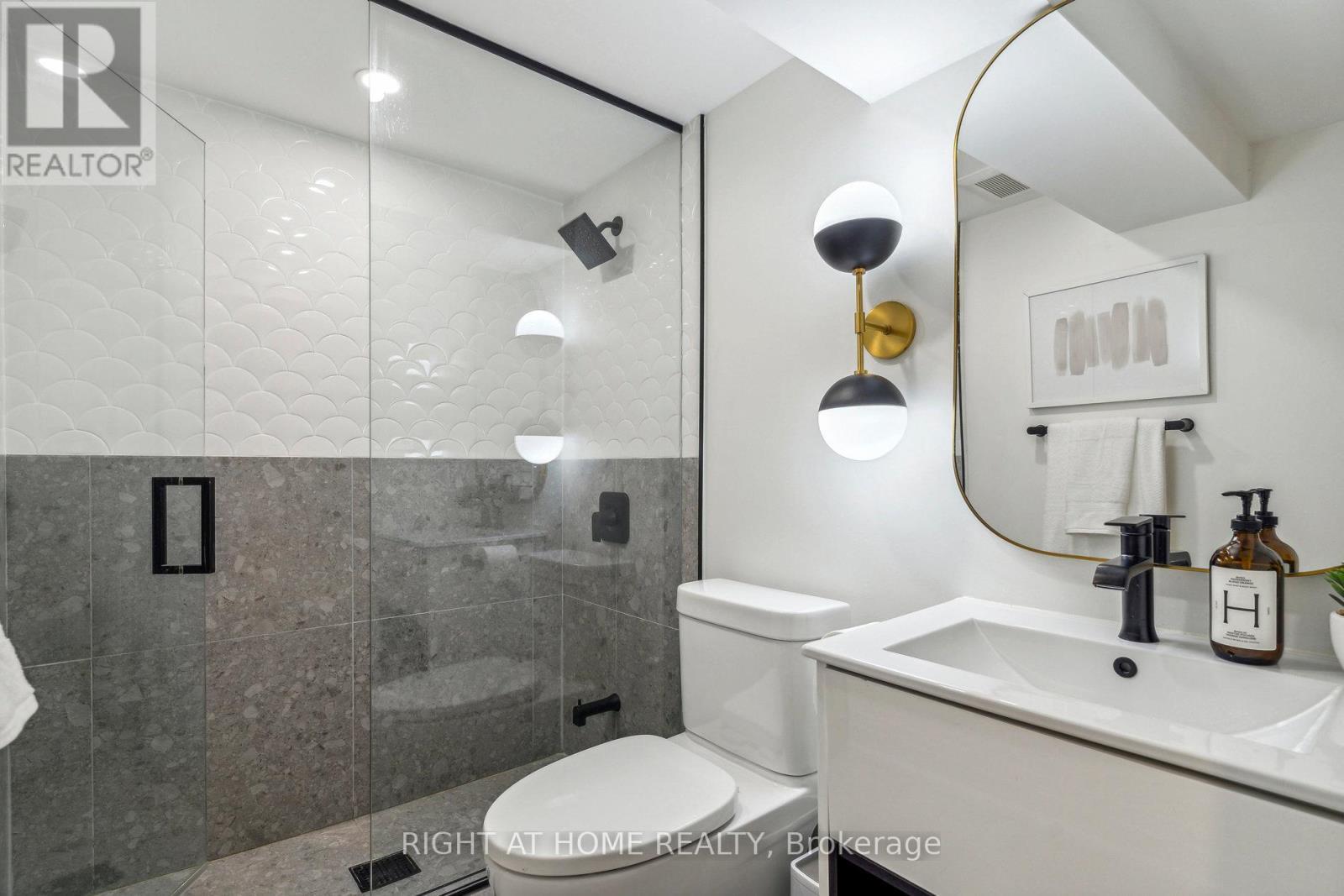141 O'Connor Drive, Toronto, ON - Indoor Photo Showing Bathroom