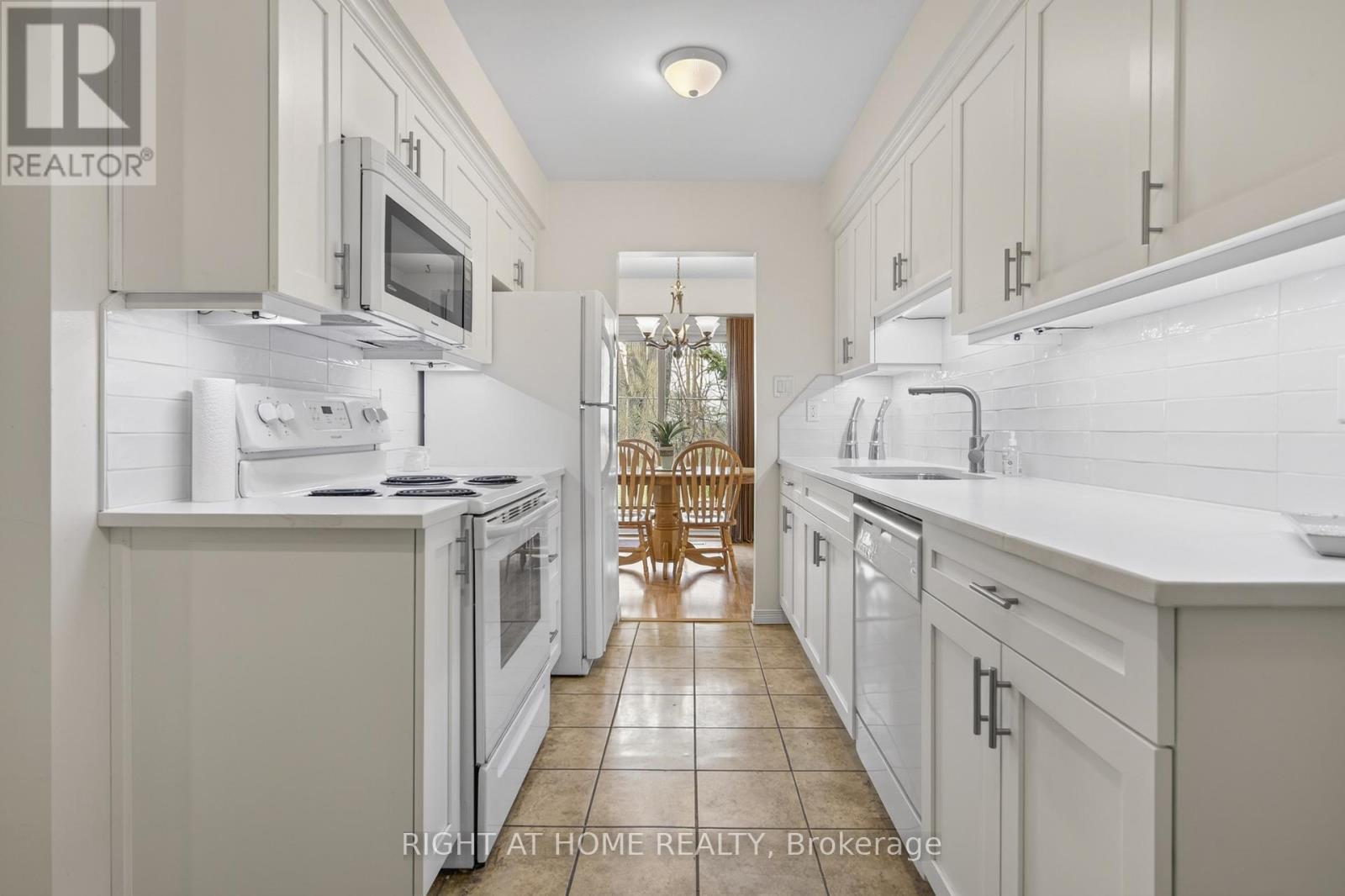 47 - 2 Bernick Drive, Barrie, ON - Indoor Photo Showing Kitchen