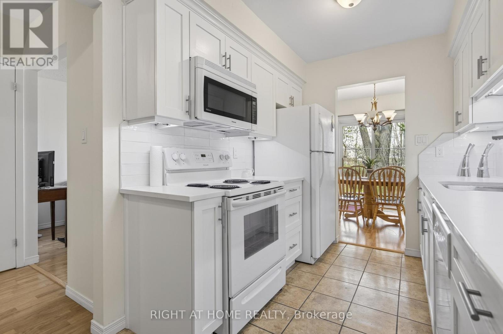 47 - 2 Bernick Drive, Barrie, ON - Indoor Photo Showing Kitchen