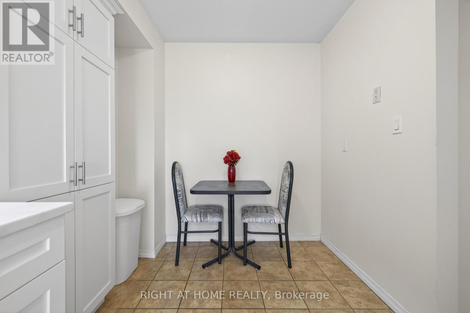 47 - 2 Bernick Drive, Barrie, ON - Indoor