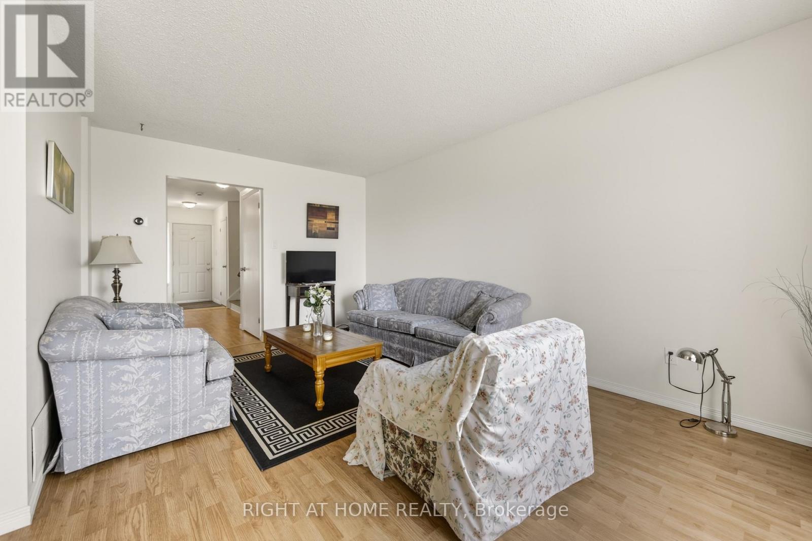 47 - 2 Bernick Drive, Barrie, ON - Indoor Photo Showing Living Room