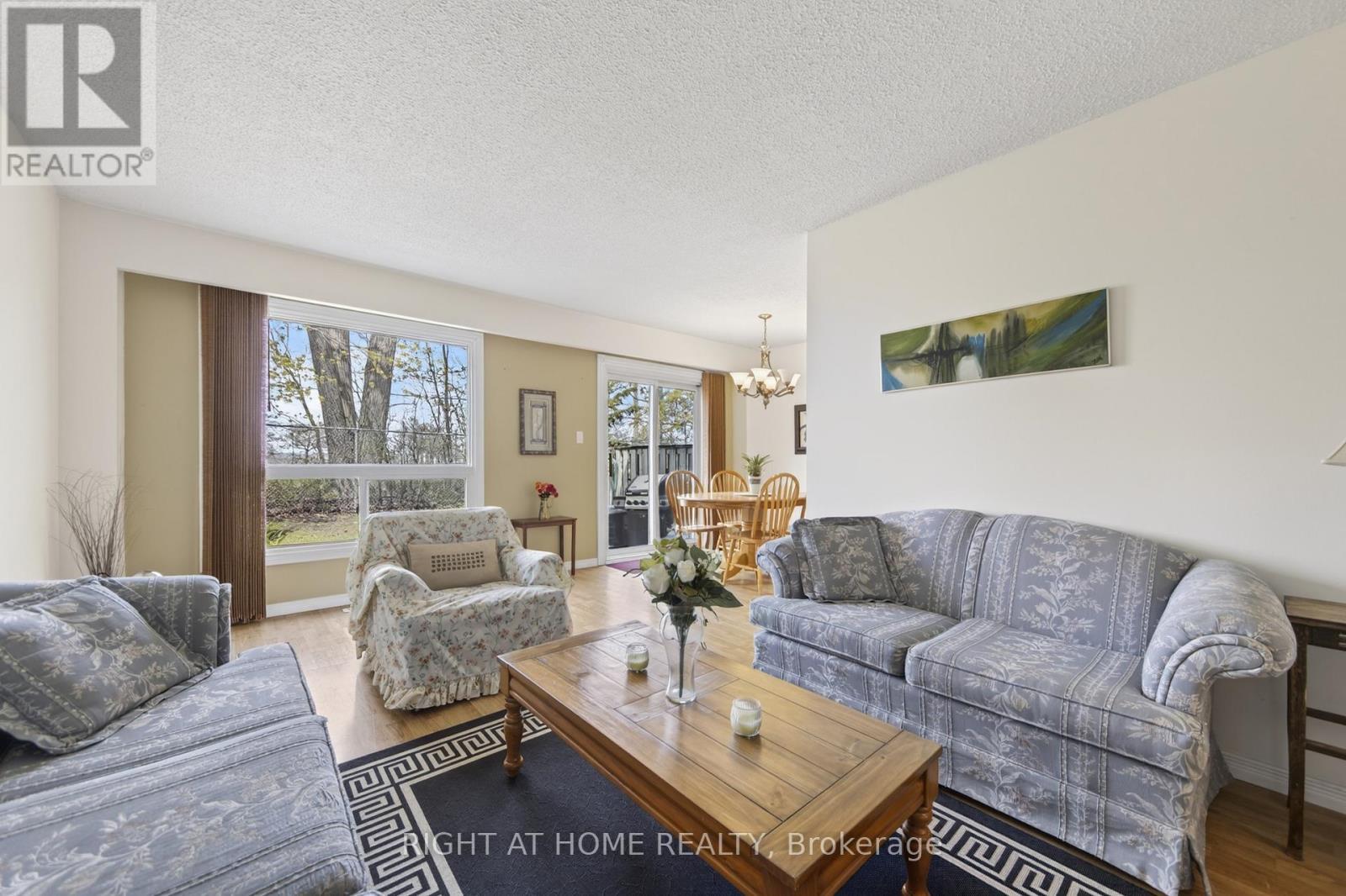 47 - 2 Bernick Drive, Barrie, ON - Indoor Photo Showing Living Room