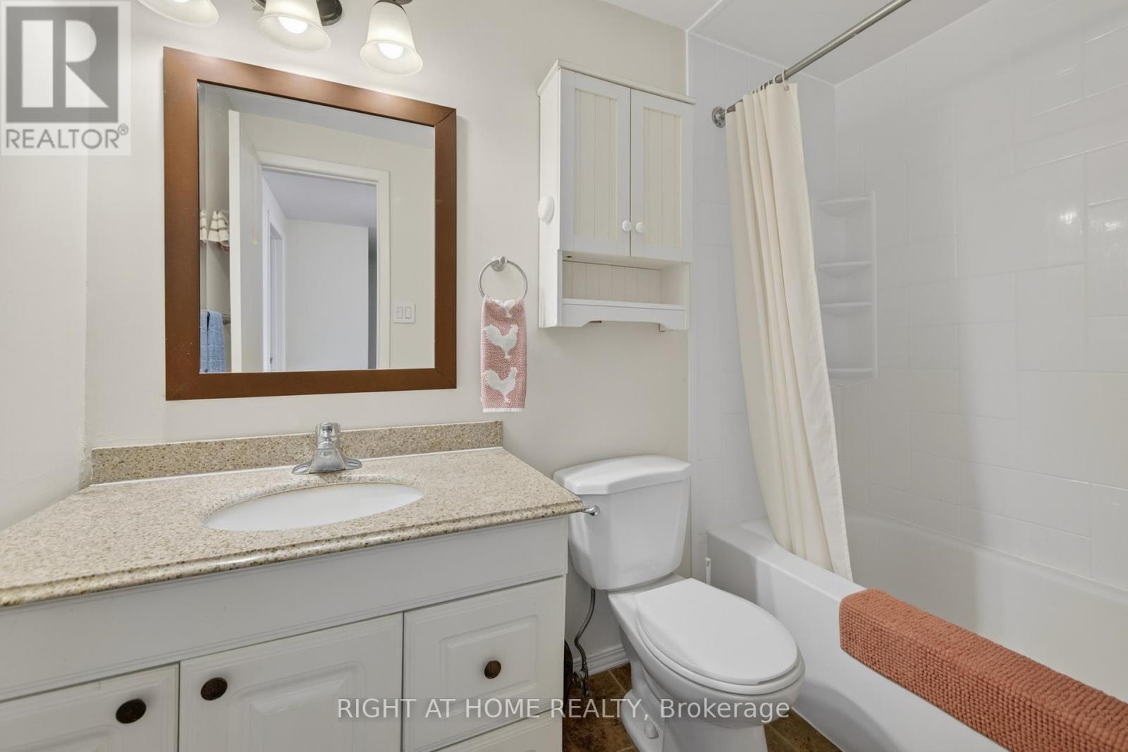 47 - 2 Bernick Drive, Barrie, ON - Indoor Photo Showing Bathroom