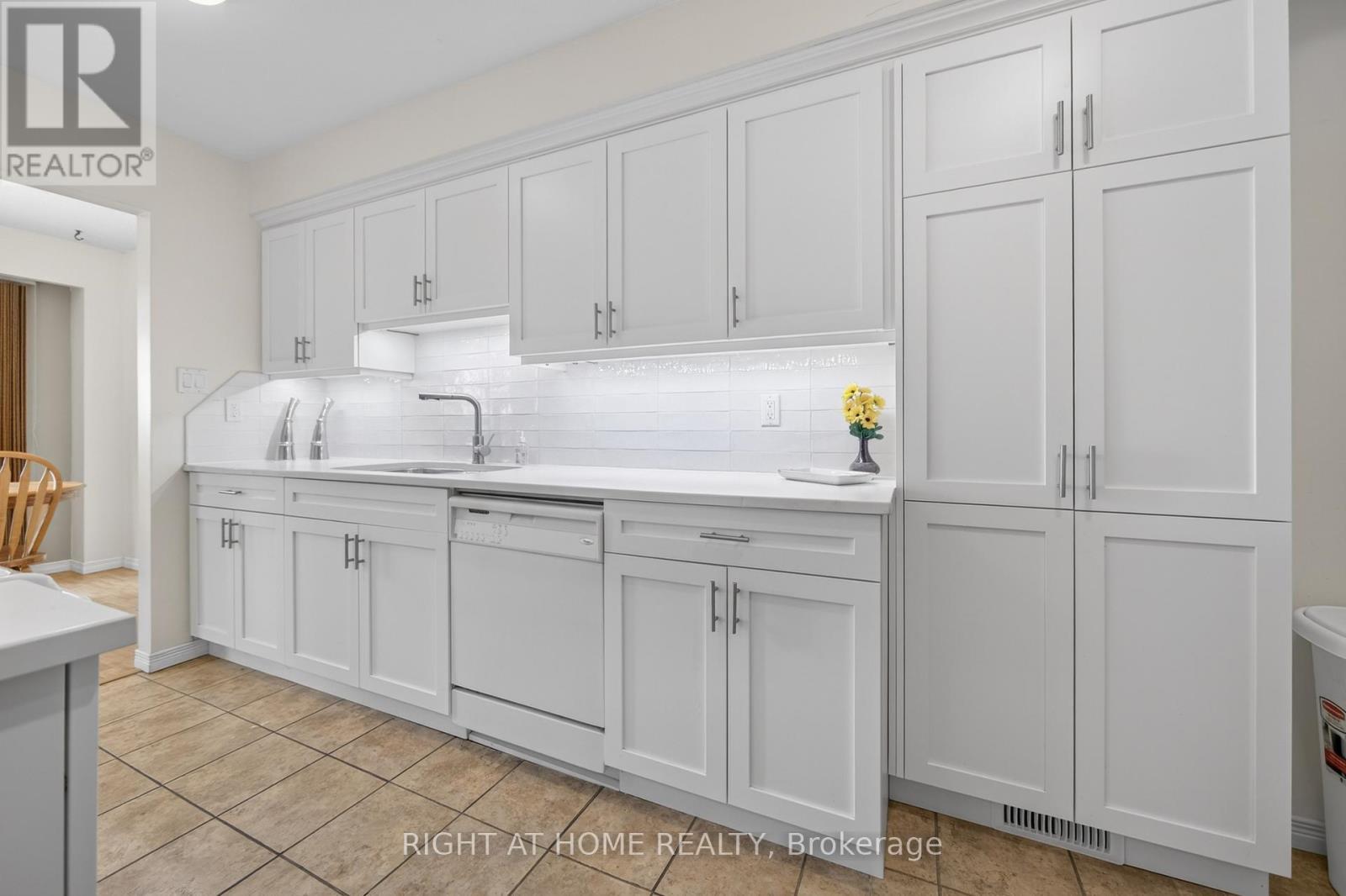 47 - 2 Bernick Drive, Barrie, ON - Indoor Photo Showing Kitchen