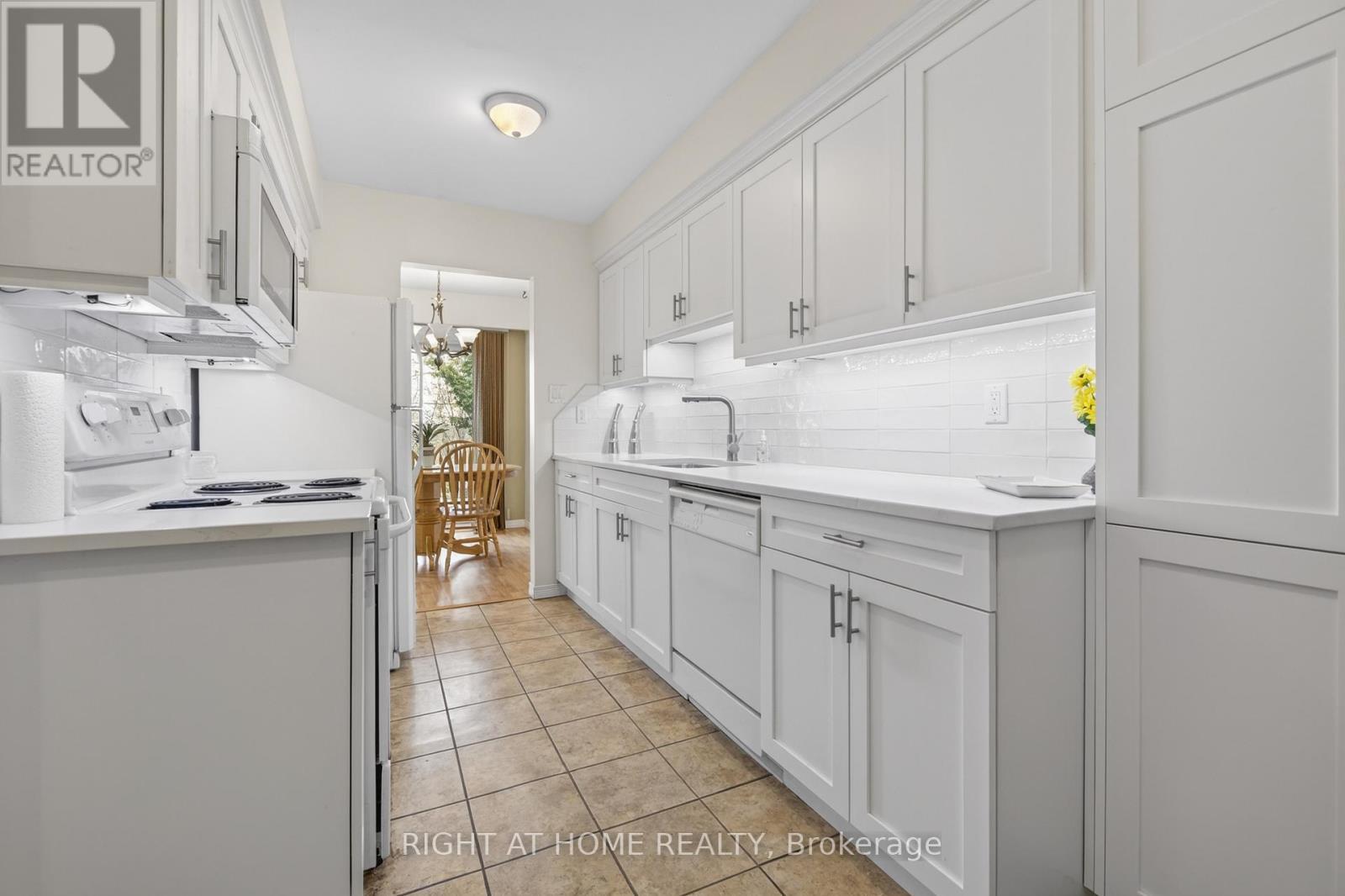 47 - 2 Bernick Drive, Barrie, ON - Indoor Photo Showing Kitchen