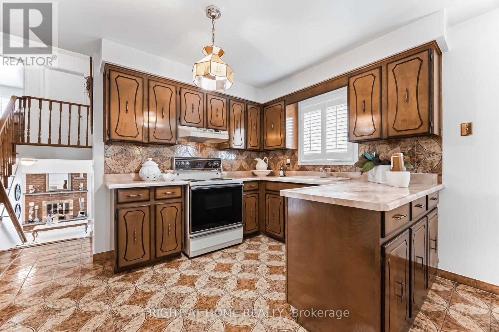 3938 Midhurst Lane, Mississauga, ON - Indoor Photo Showing Kitchen
