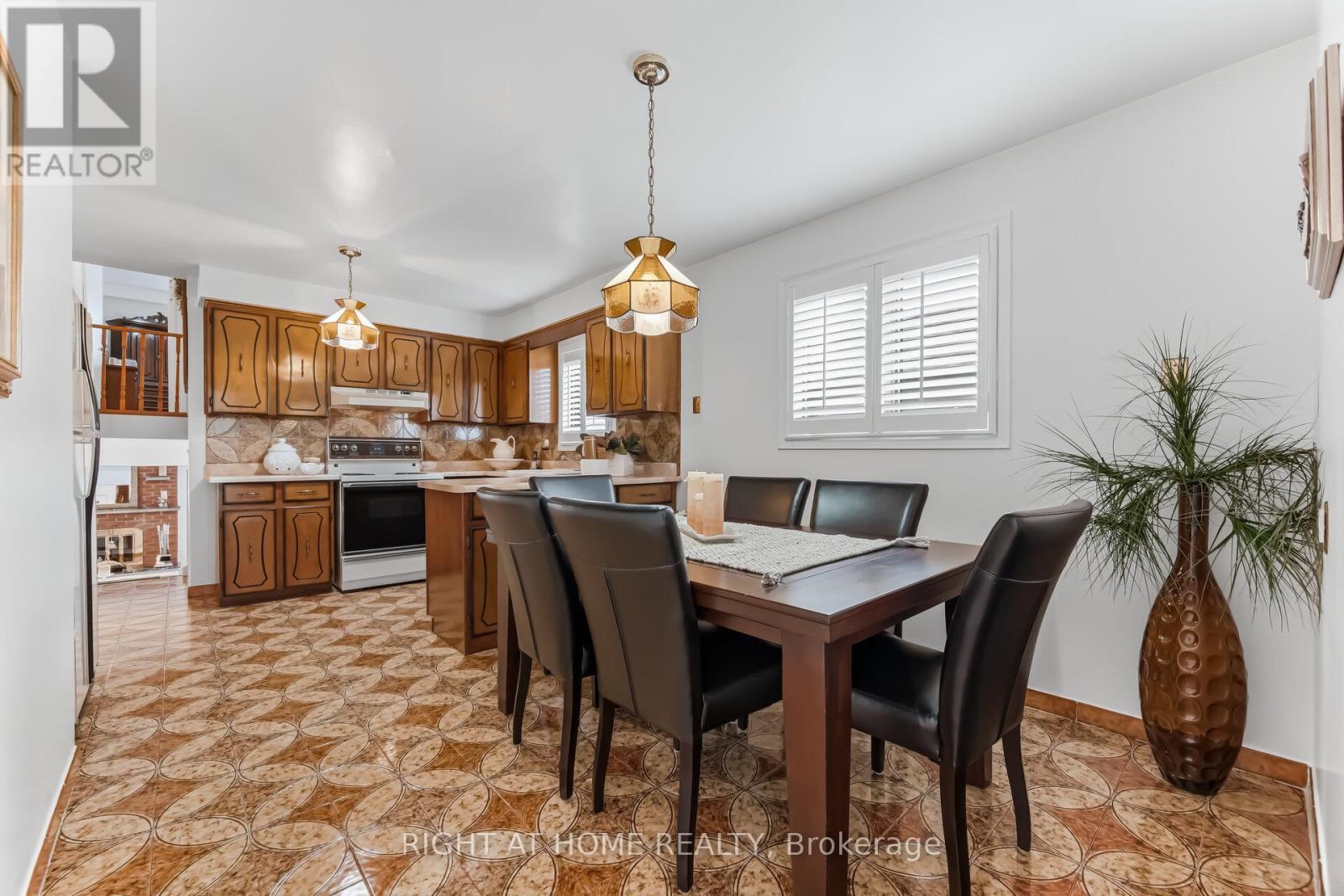 3938 Midhurst Lane, Mississauga, ON - Indoor Photo Showing Dining Room