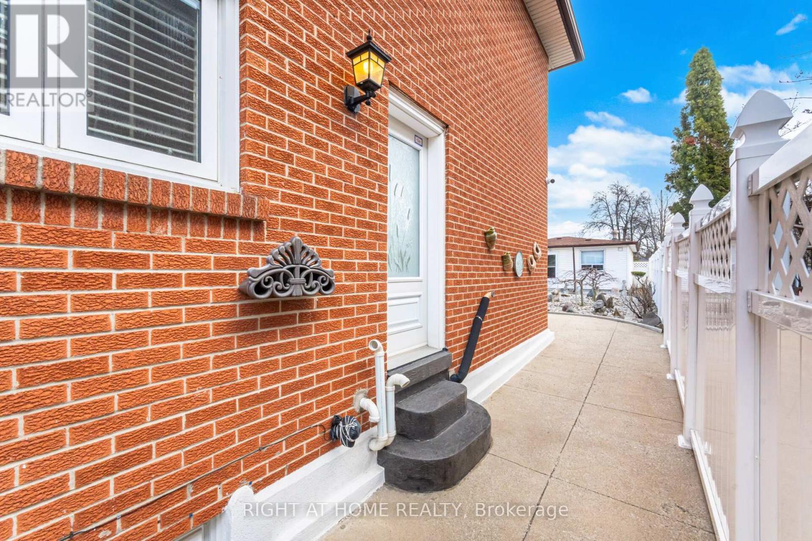 3938 Midhurst Lane, Mississauga, ON - Outdoor