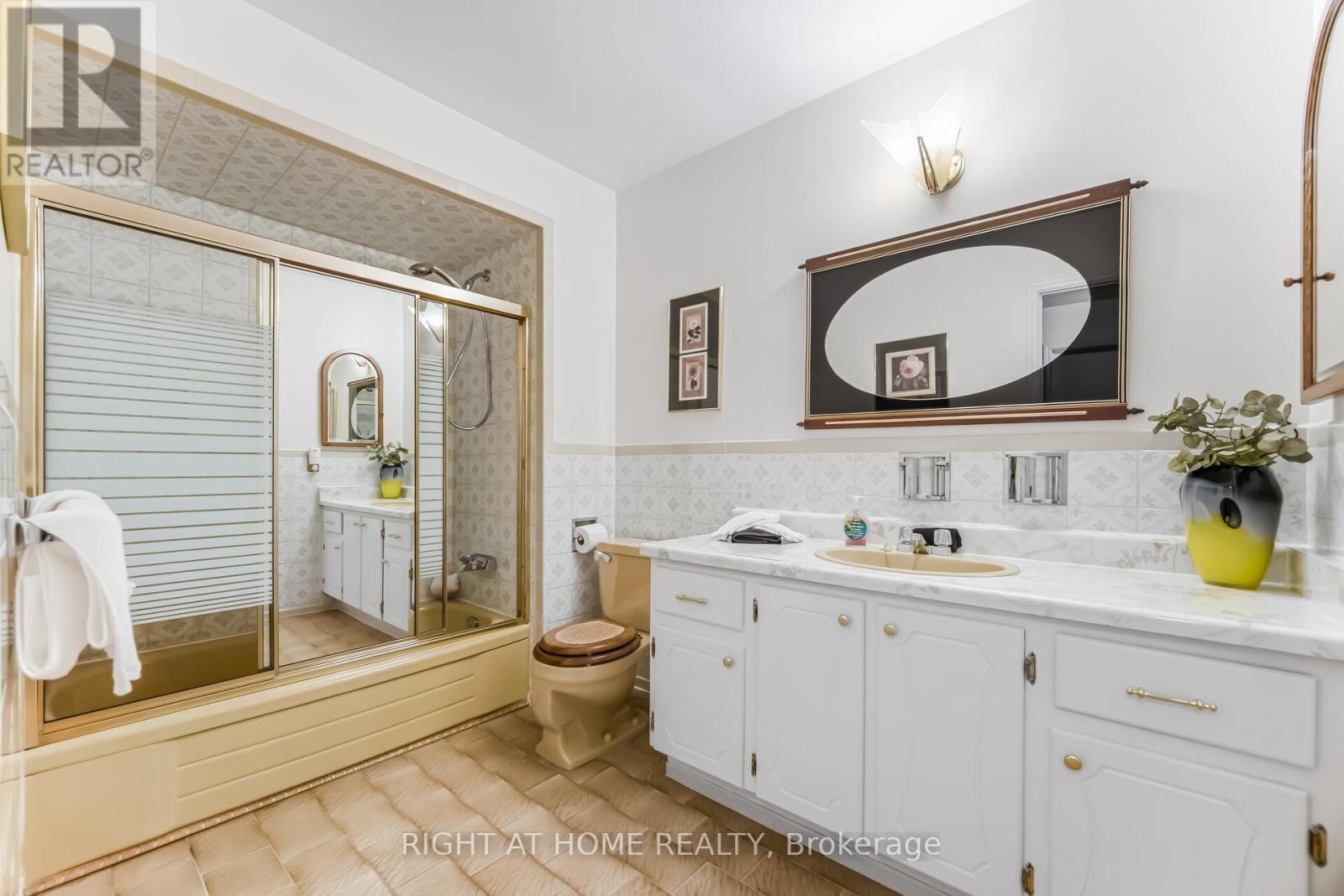 3938 Midhurst Lane, Mississauga, ON - Indoor Photo Showing Bathroom
