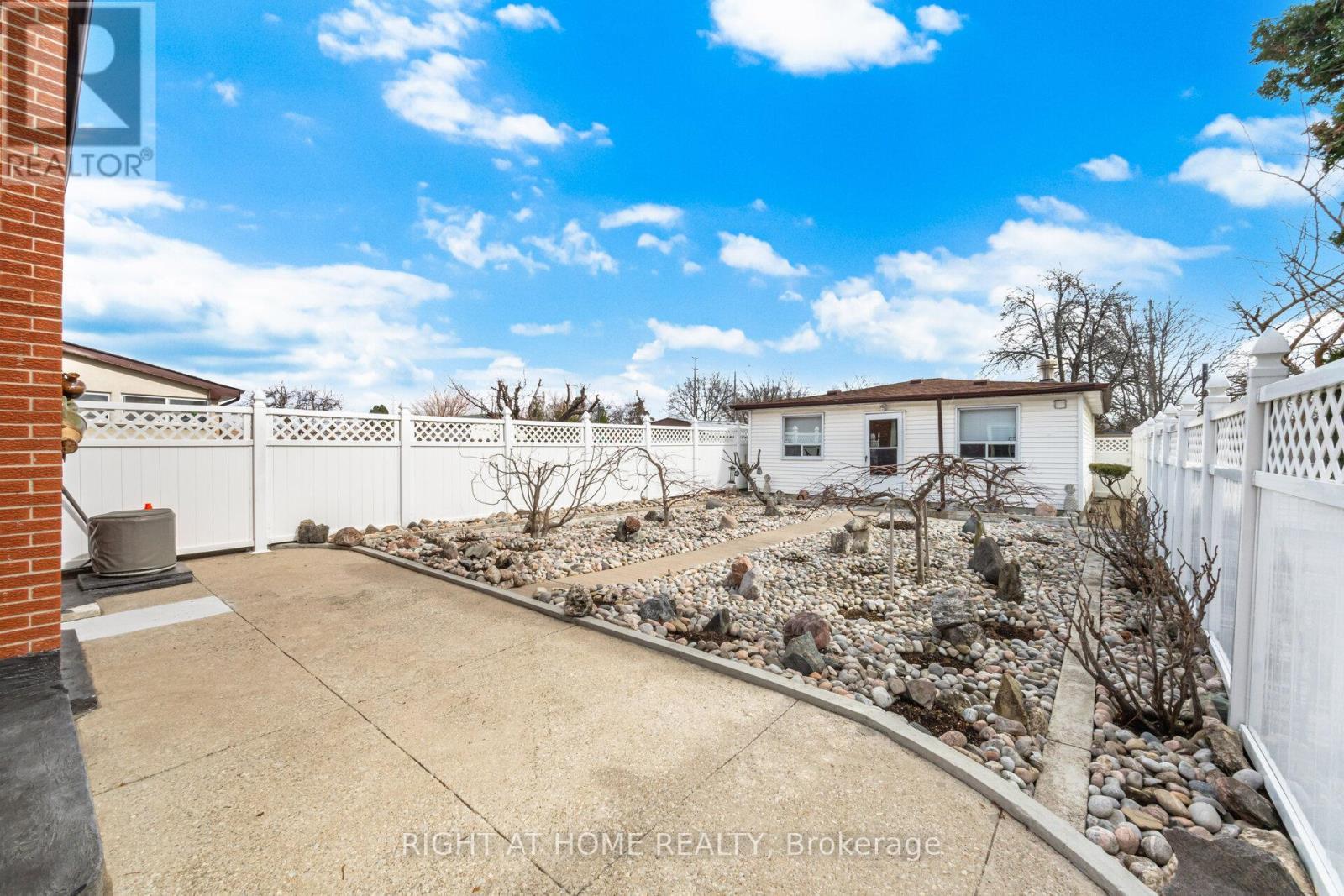 3938 Midhurst Lane, Mississauga, ON - Outdoor