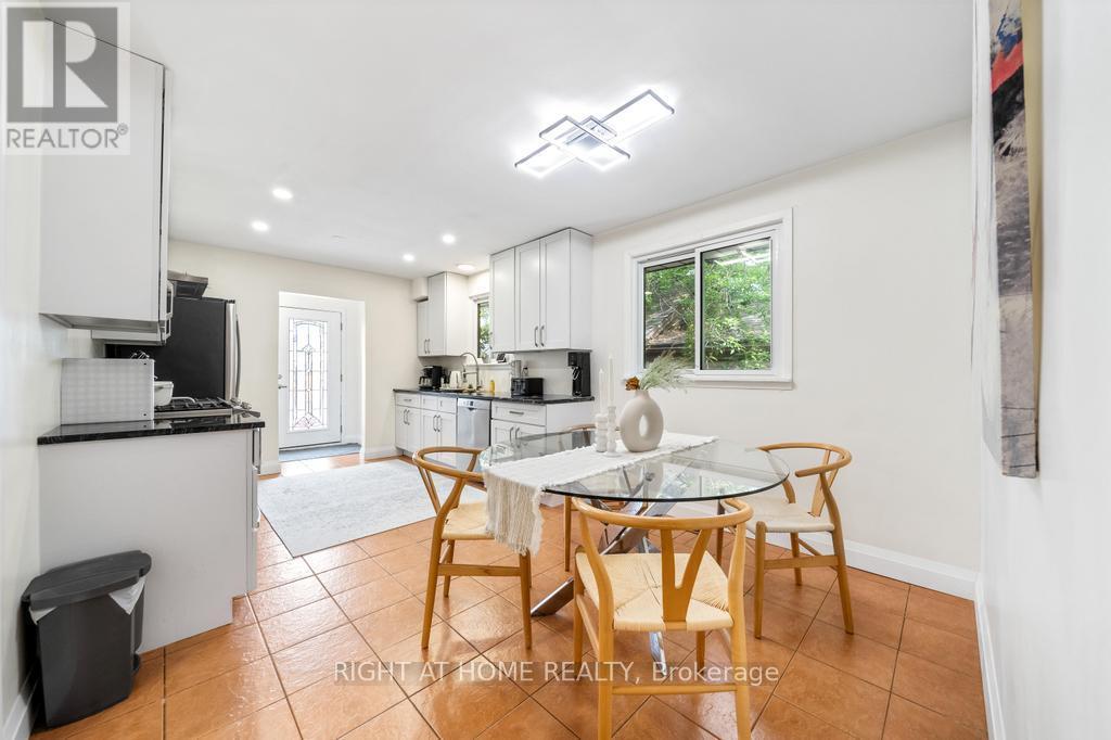 494 Ferguson Avenue N, Hamilton, ON - Indoor Photo Showing Dining Room