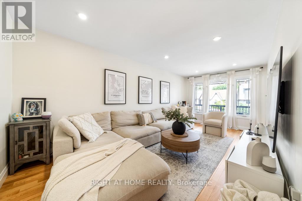 494 Ferguson Avenue N, Hamilton, ON - Indoor Photo Showing Living Room