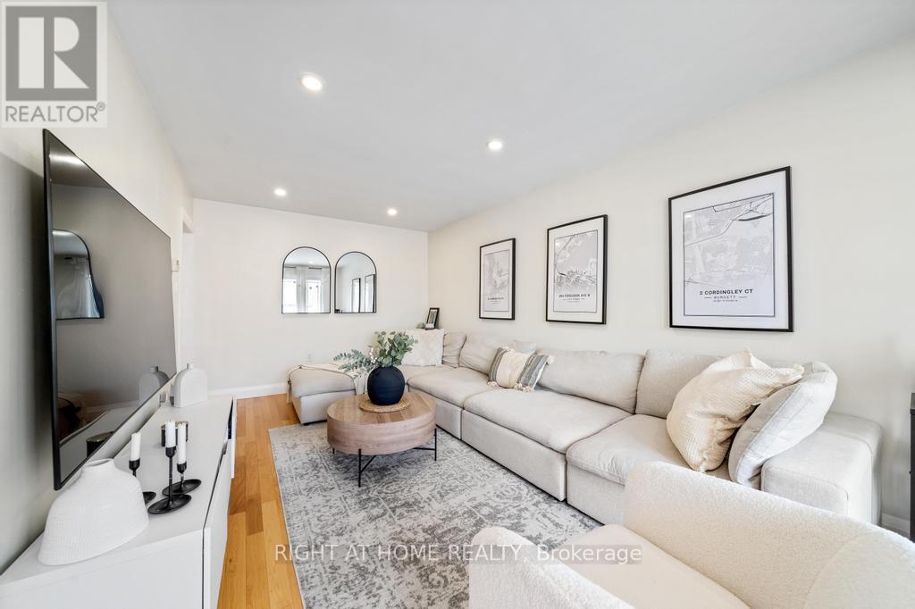 494 Ferguson Avenue N, Hamilton, ON - Indoor Photo Showing Living Room
