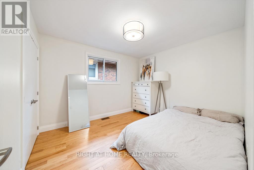 494 Ferguson Avenue N, Hamilton, ON - Indoor Photo Showing Bedroom