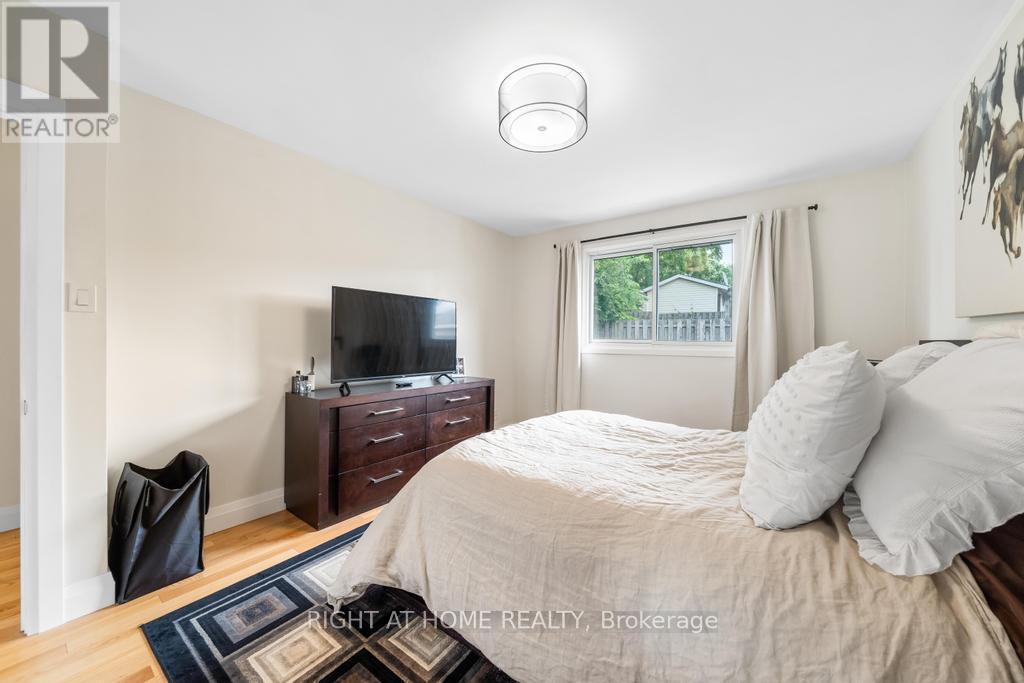 494 Ferguson Avenue N, Hamilton, ON - Indoor Photo Showing Bedroom