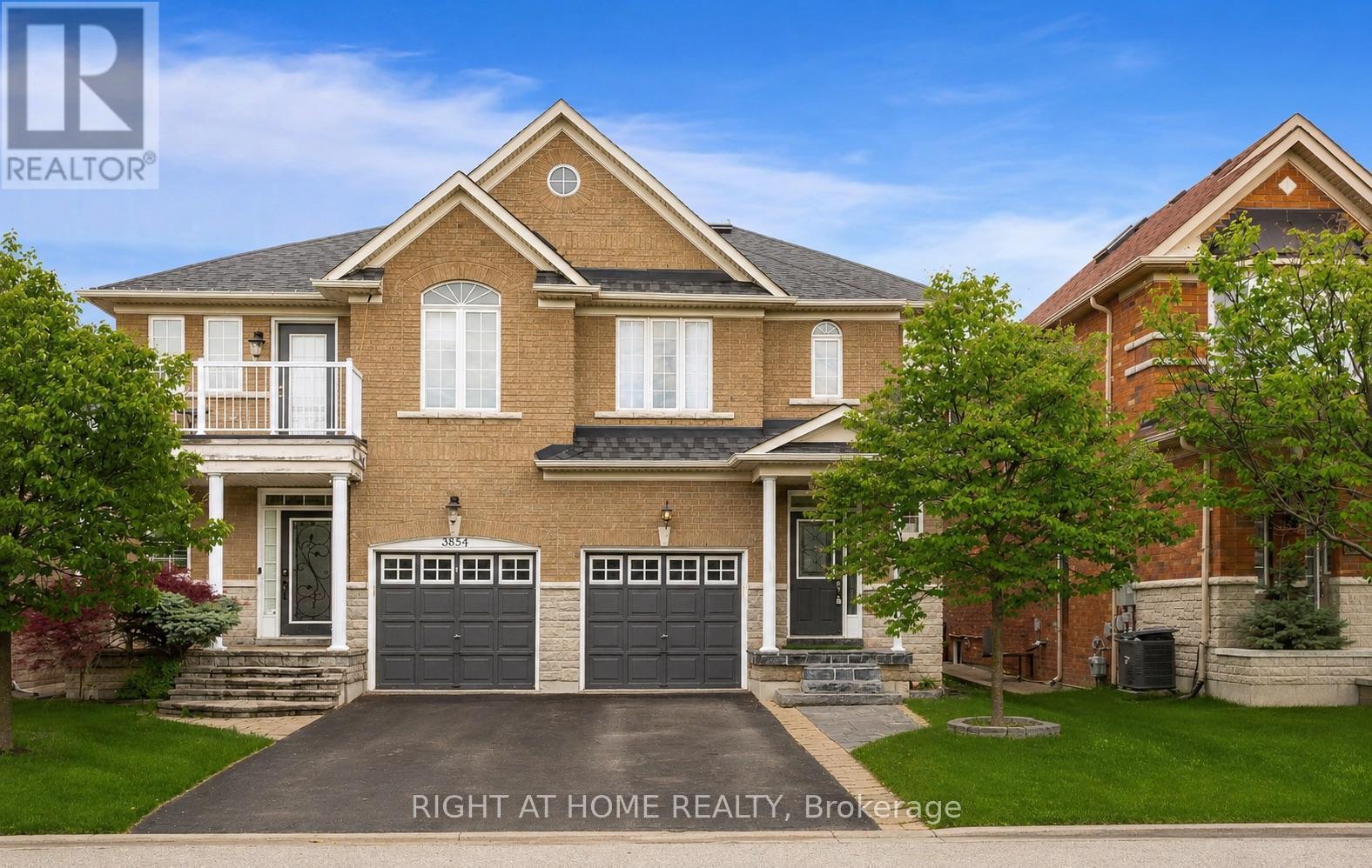 3852 Bloomington Crescent, Mississauga, ON - Outdoor With Facade