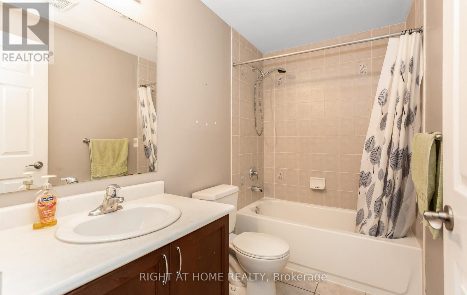 3852 Bloomington Crescent, Mississauga, ON - Indoor Photo Showing Bathroom