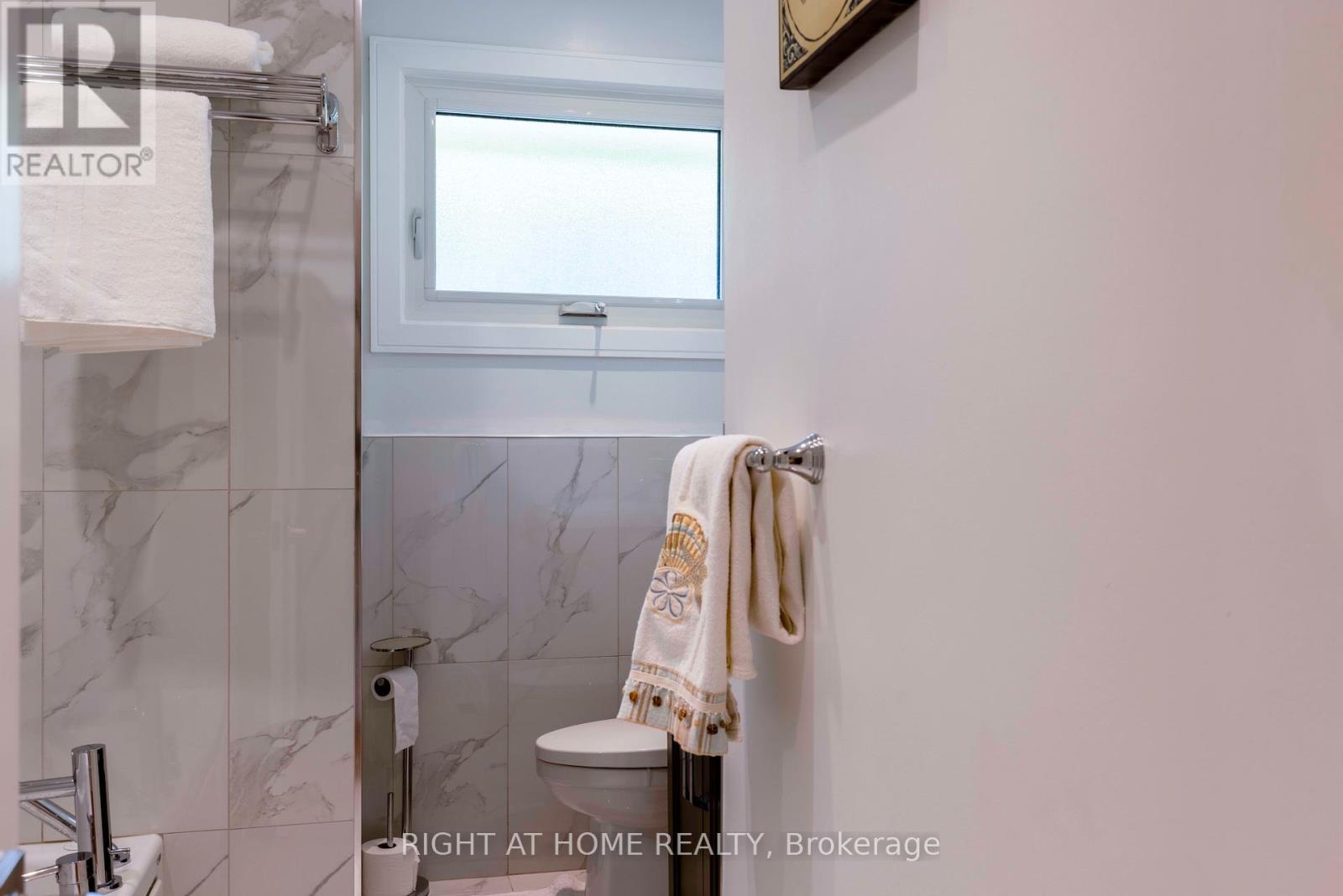 212 Lockhart Drive, St. Catharines, ON - Indoor Photo Showing Bathroom
