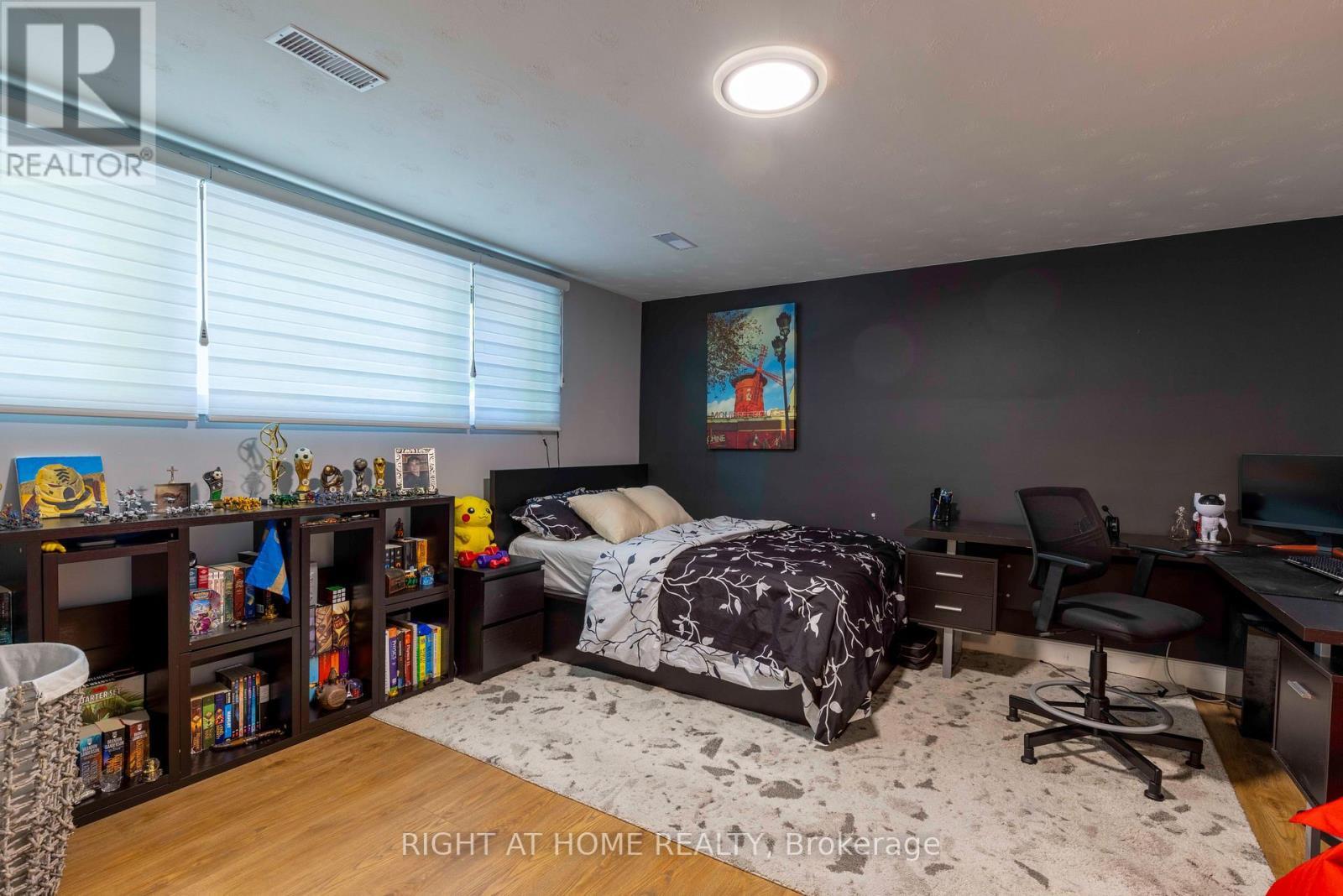 212 Lockhart Drive, St. Catharines, ON - Indoor Photo Showing Bedroom