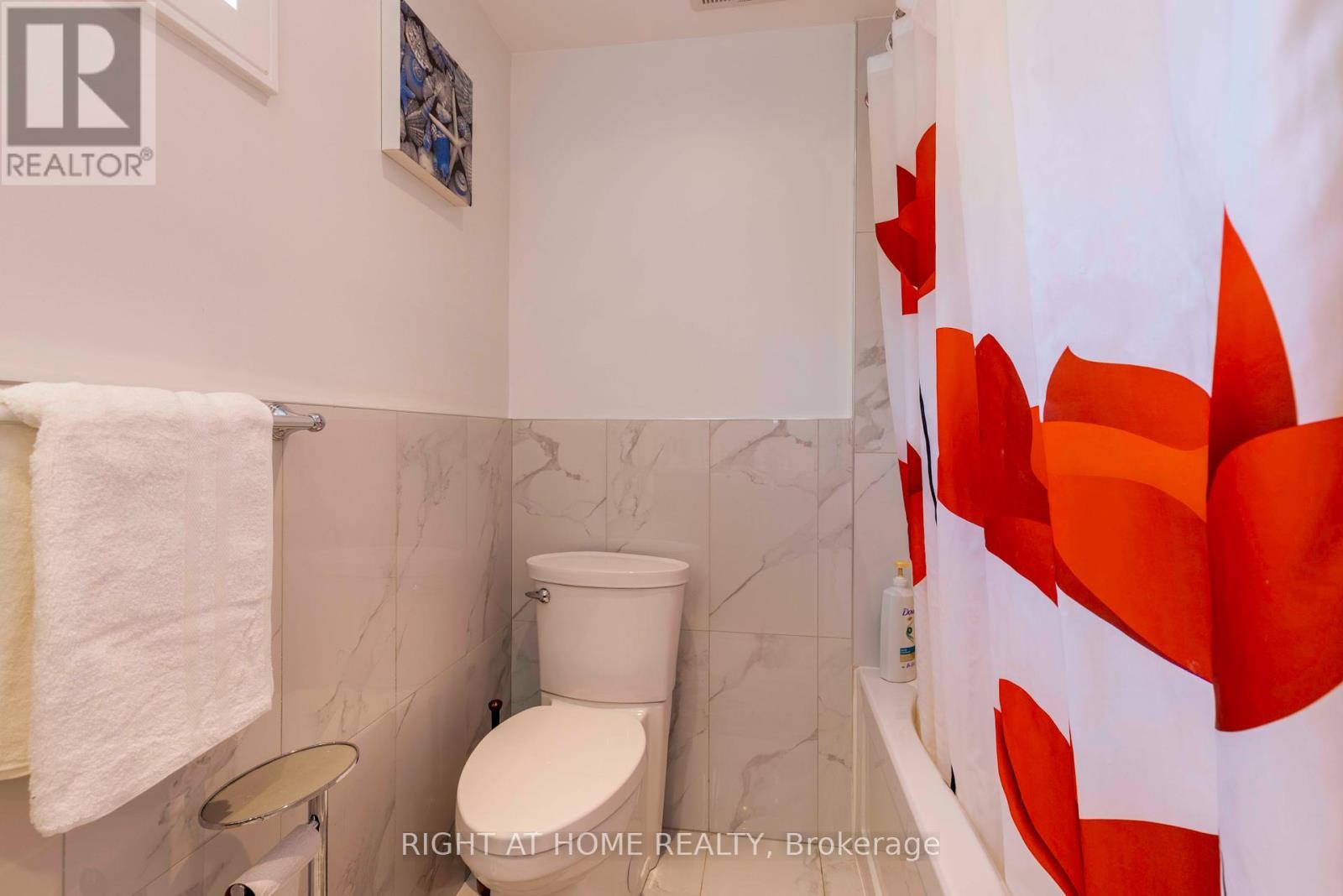 212 Lockhart Drive, St. Catharines, ON - Indoor Photo Showing Bathroom