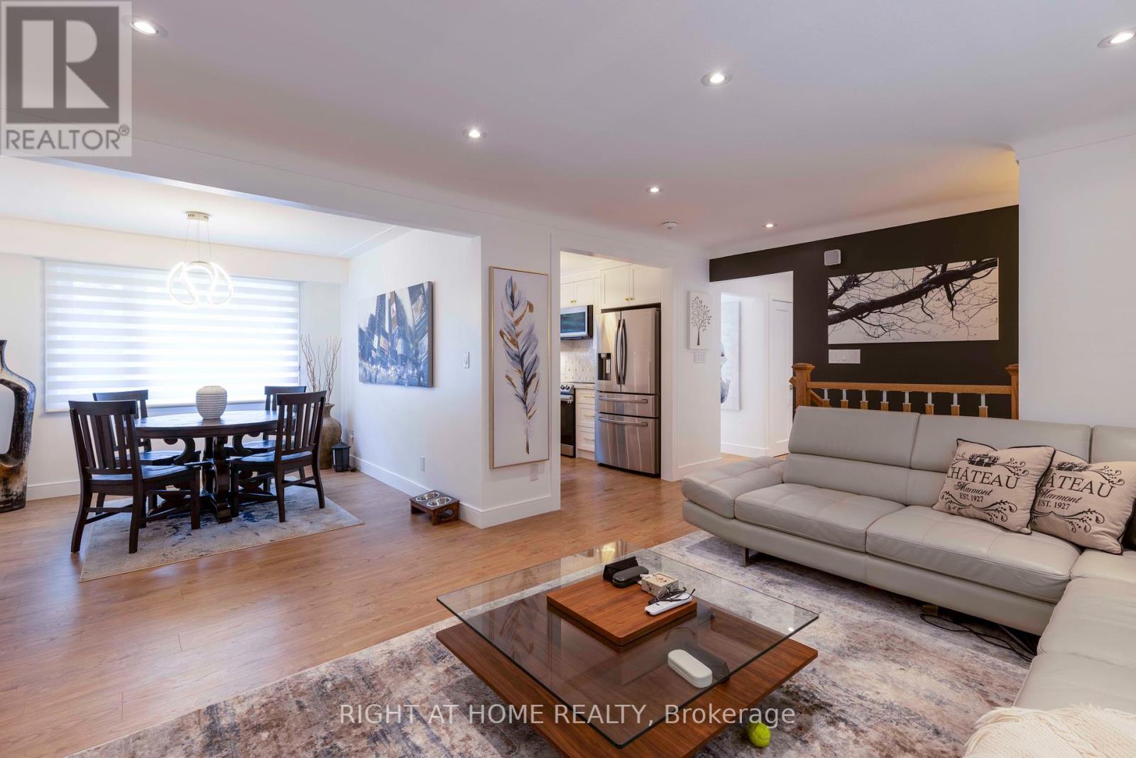 212 Lockhart Drive, St. Catharines, ON - Indoor Photo Showing Living Room