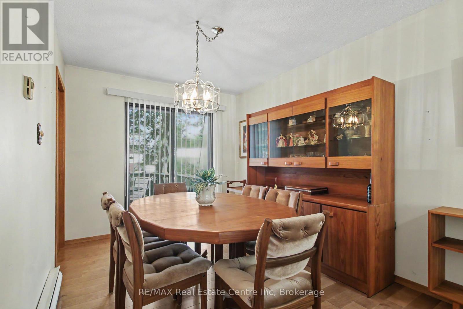 23 Northwood Crescent, Guelph (Willow West/Sugarbush/West Acres), ON - Indoor Photo Showing Dining Room