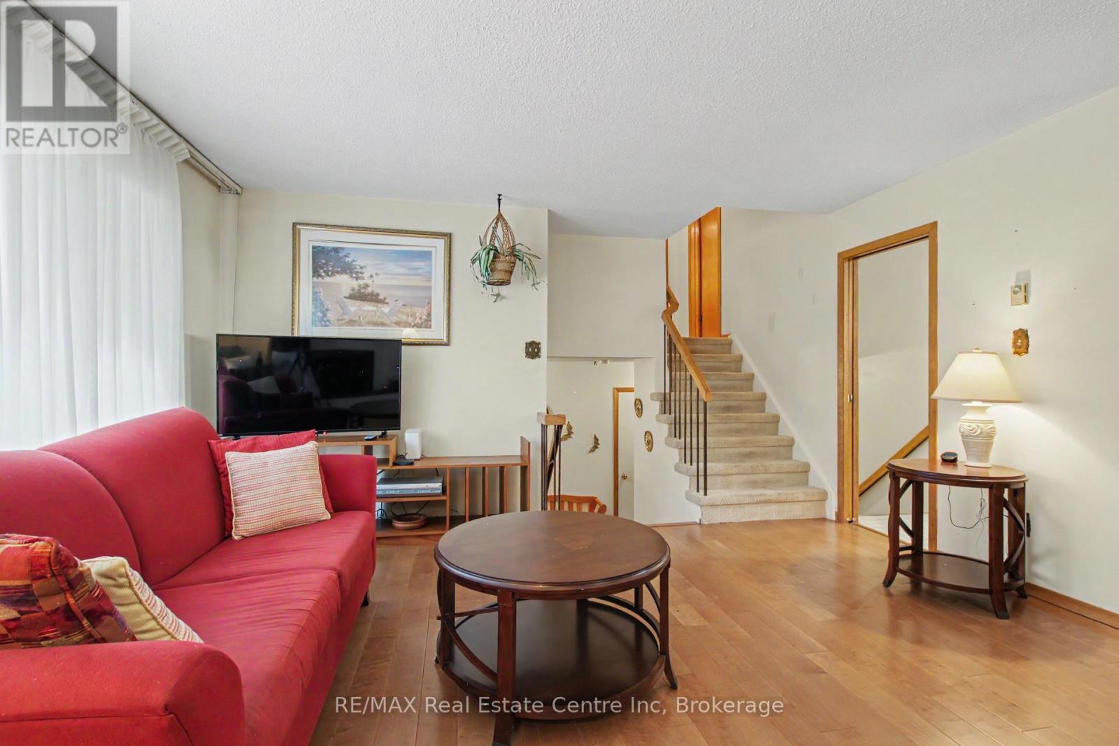 23 Northwood Crescent, Guelph (Willow West/Sugarbush/West Acres), ON - Indoor Photo Showing Living Room