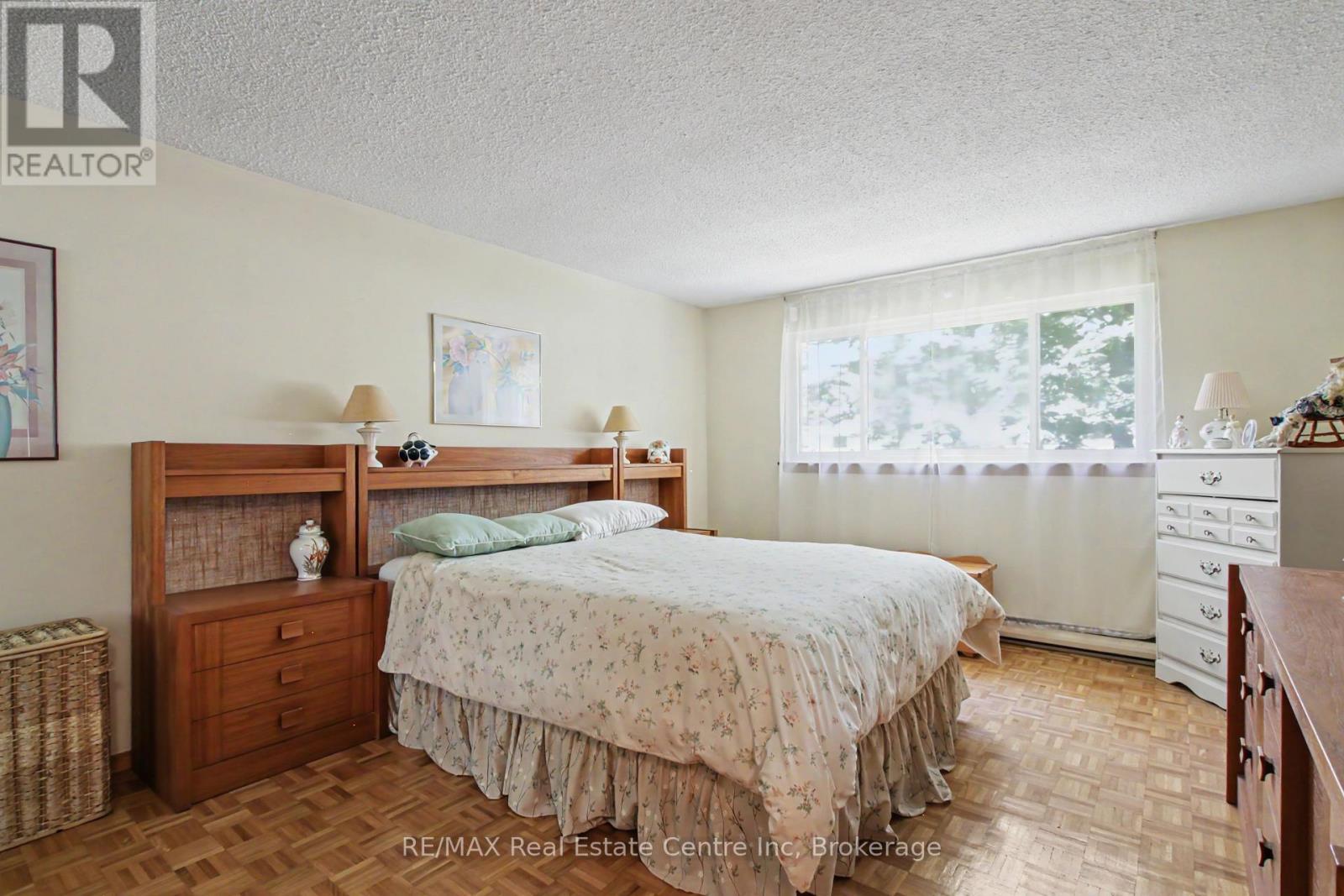 23 Northwood Crescent, Guelph (Willow West/Sugarbush/West Acres), ON - Indoor Photo Showing Bedroom