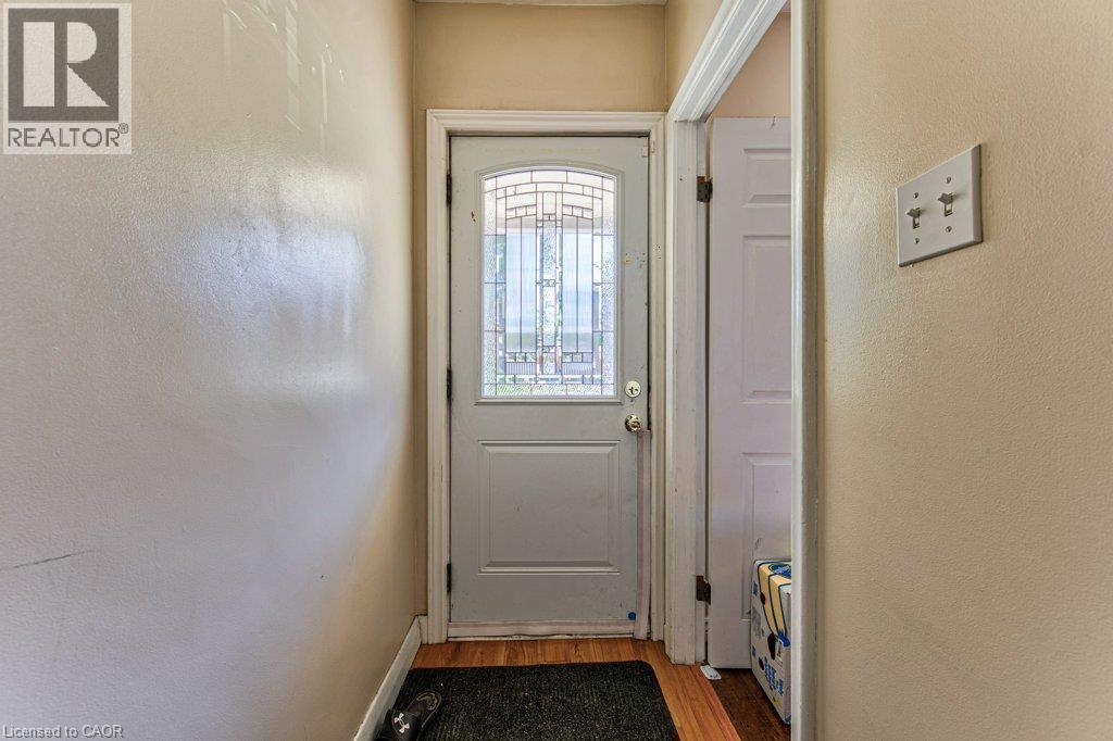White entry door with an arched decorative glass insert - 819 Duke Street, Cambridge, ON - Indoor Photo Showing Other Room