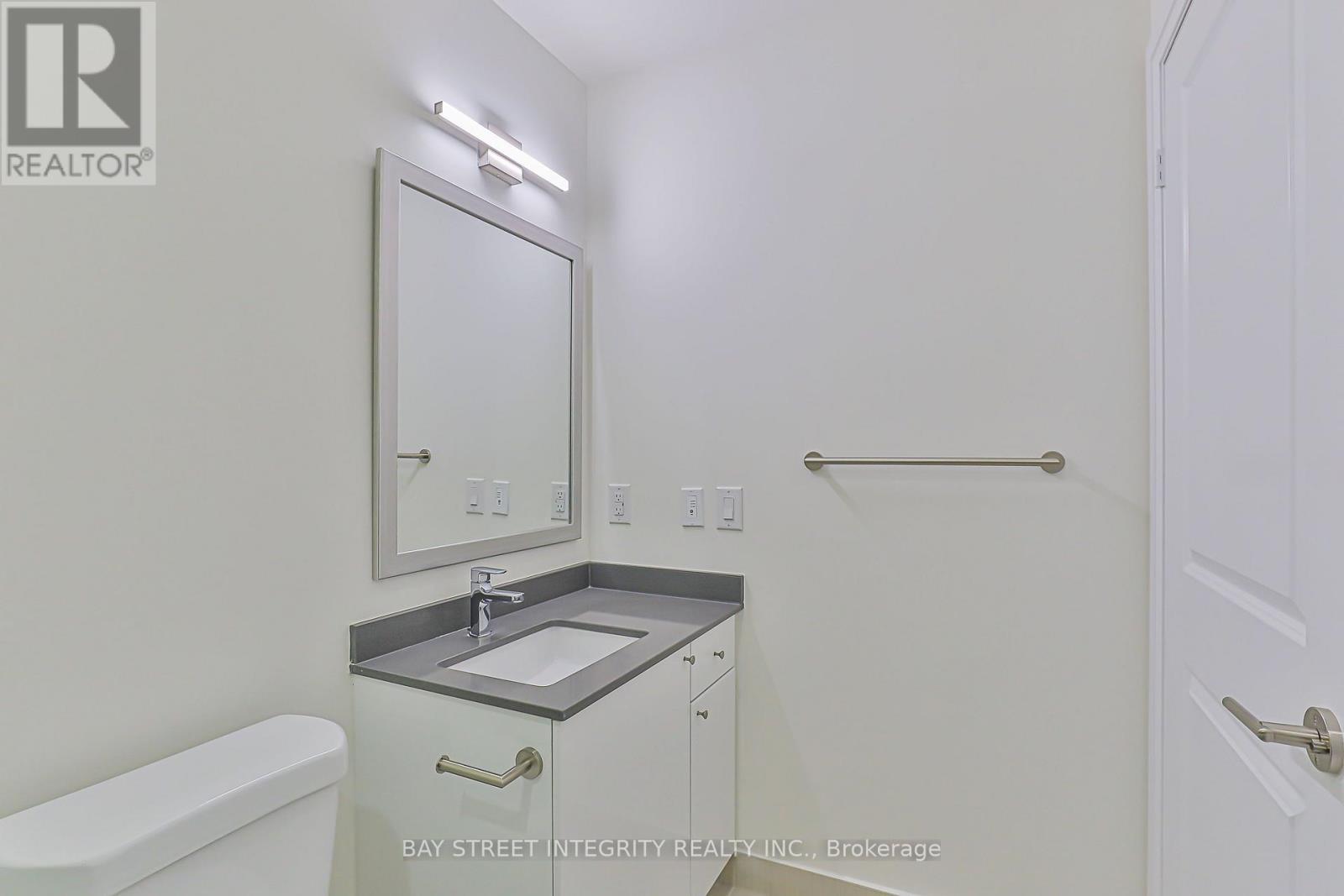 710 - 3260 Sheppard Avenue E, Toronto, ON - Indoor Photo Showing Bathroom