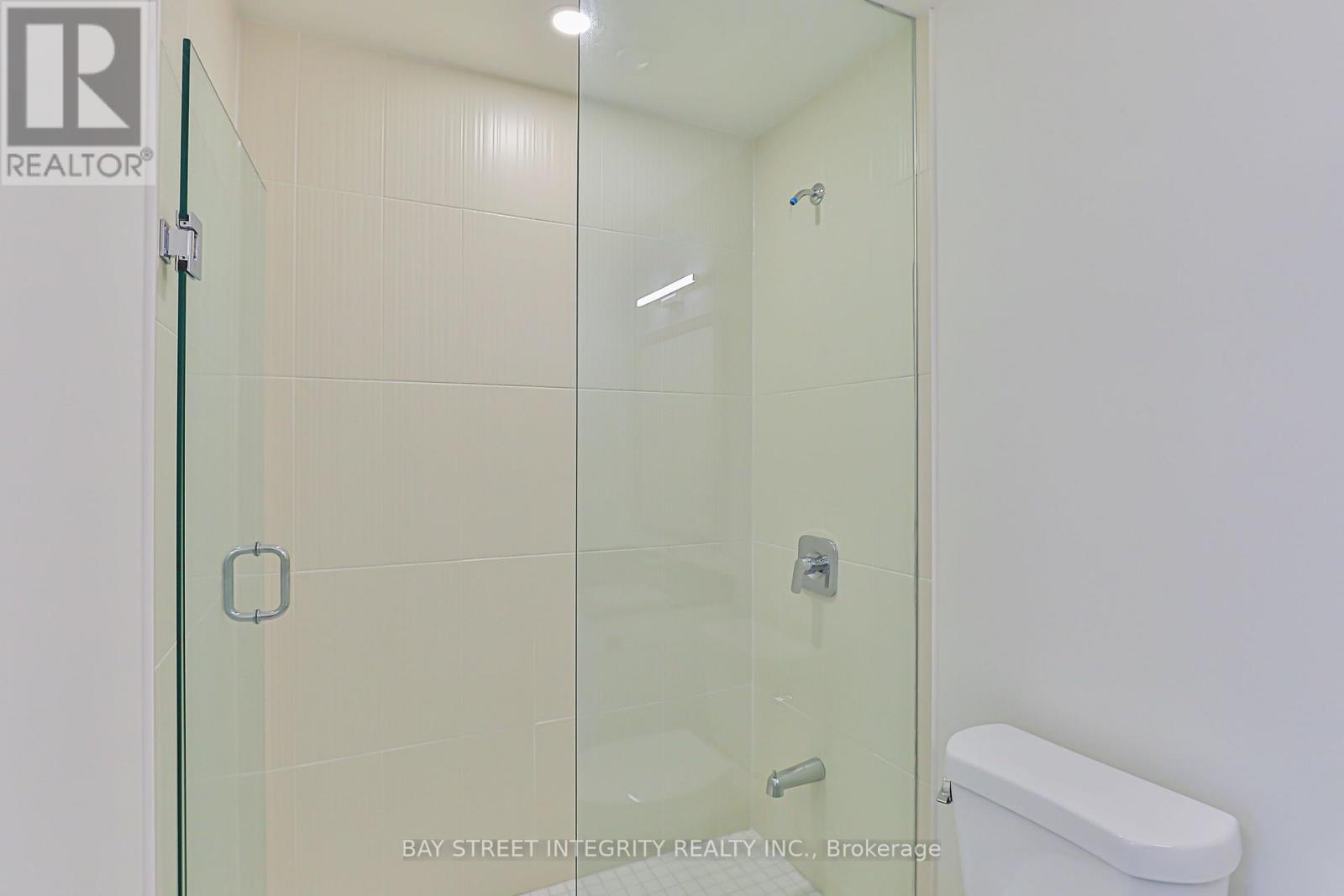 710 - 3260 Sheppard Avenue E, Toronto, ON - Indoor Photo Showing Bathroom