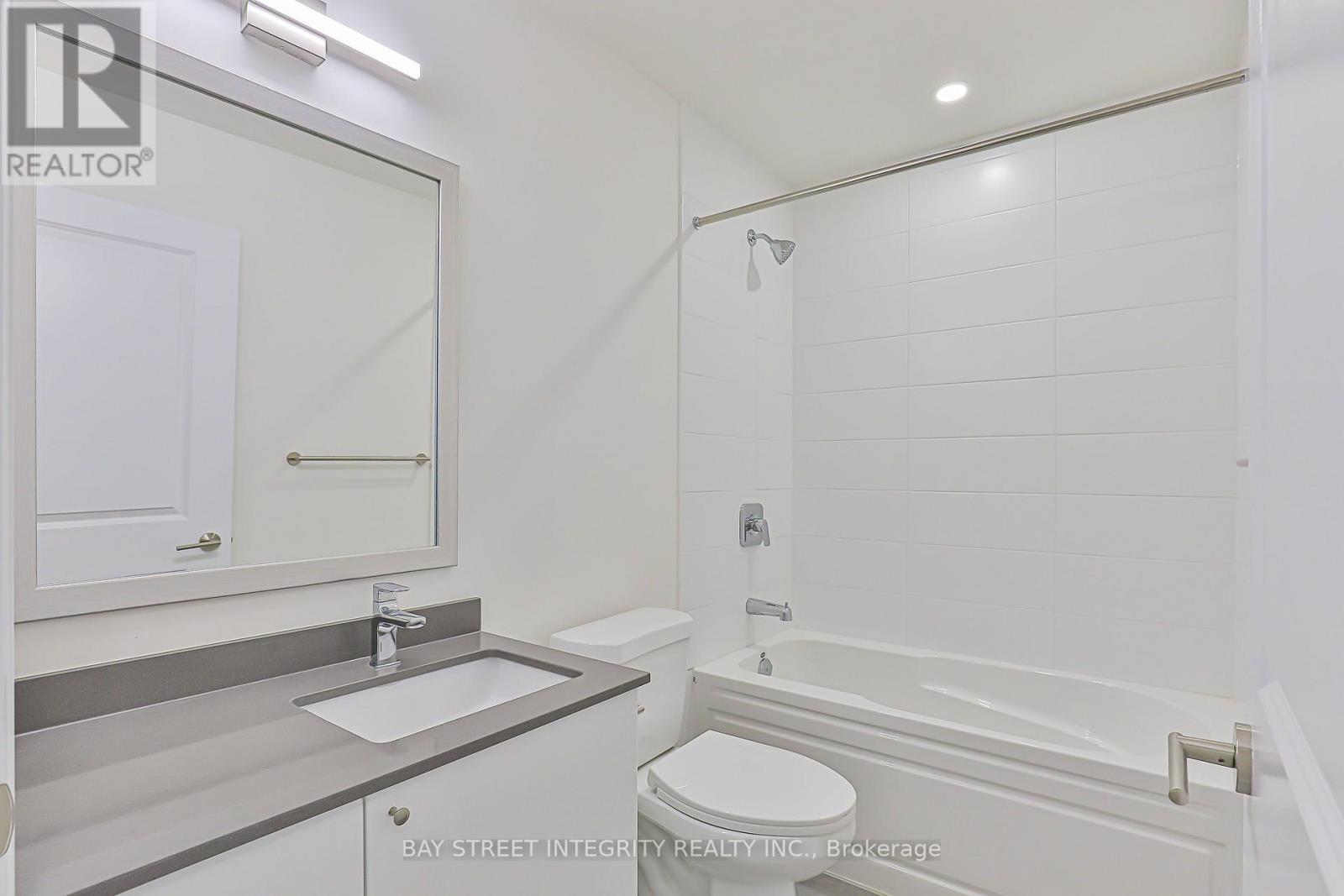 710 - 3260 Sheppard Avenue E, Toronto, ON - Indoor Photo Showing Bathroom