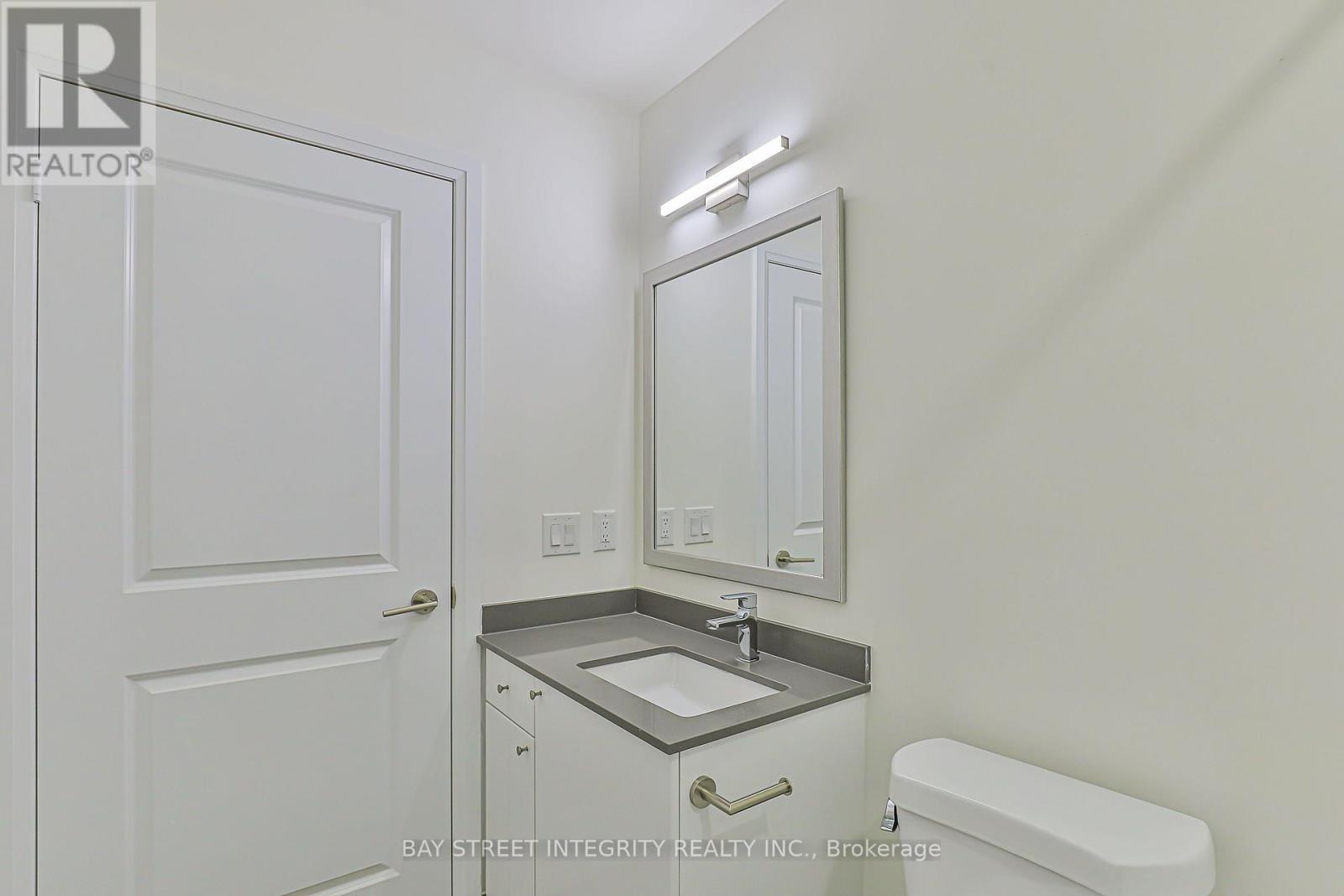 710 - 3260 Sheppard Avenue E, Toronto, ON - Indoor Photo Showing Bathroom