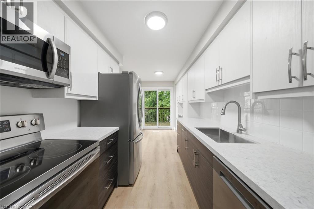 2155 Duncaster Drive Unit# 2, Burlington, ON - Indoor Photo Showing Kitchen With Upgraded Kitchen