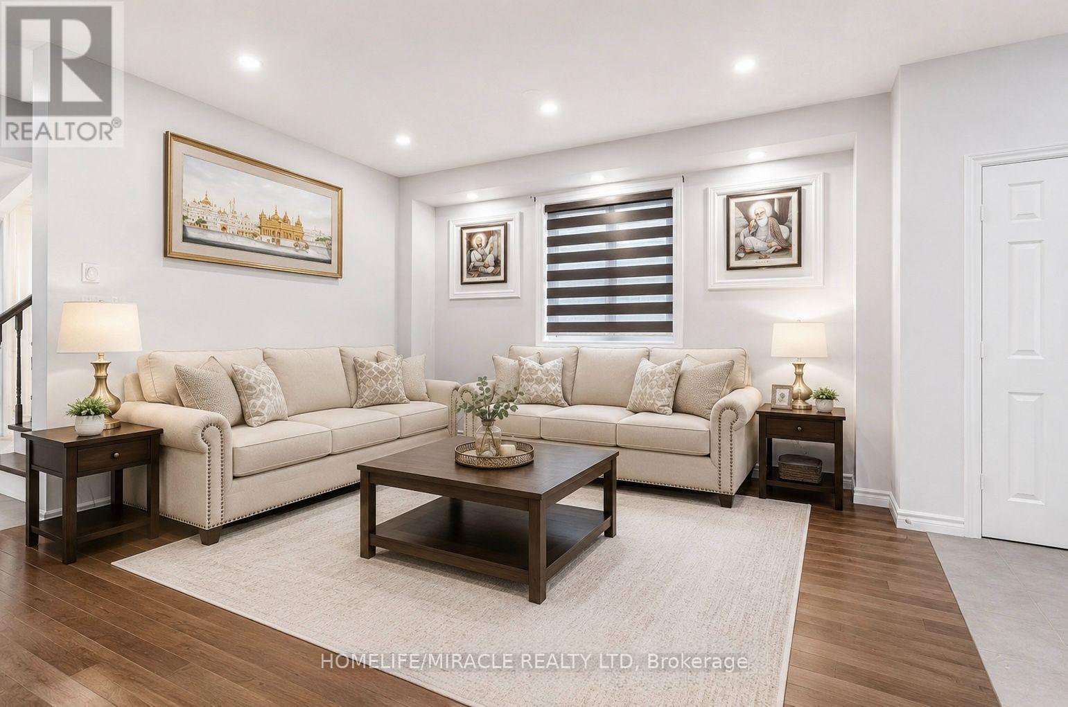 121 Steeplechase Way, Waterloo, ON - Indoor Photo Showing Living Room