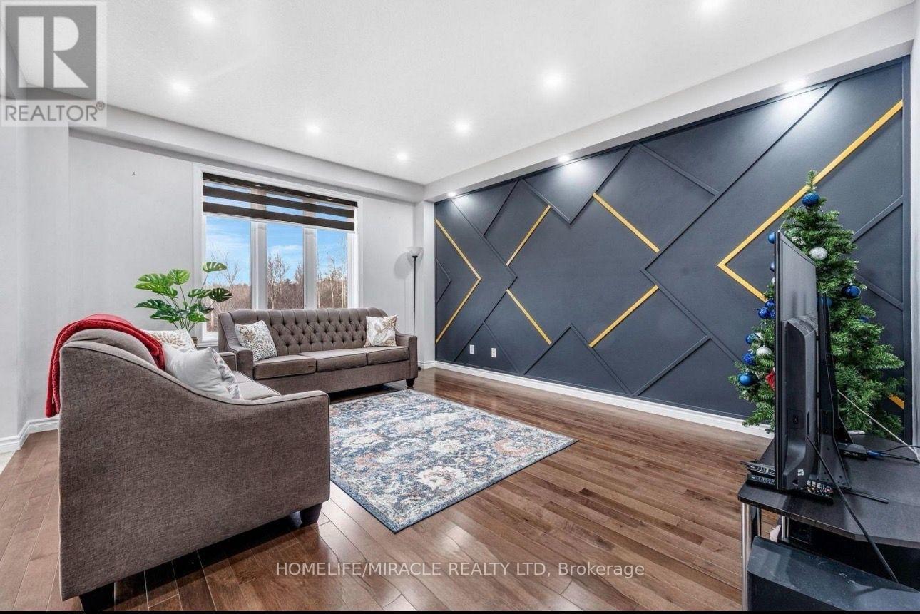 121 Steeplechase Way, Waterloo, ON - Indoor Photo Showing Living Room