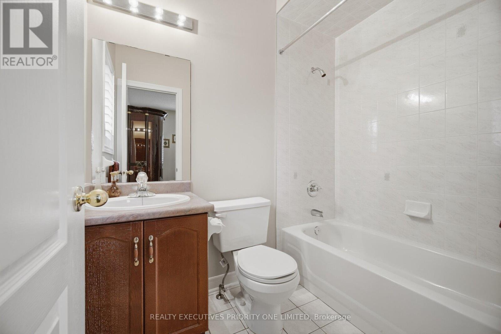 222 Caproni Drive, Vaughan, ON - Indoor Photo Showing Bathroom