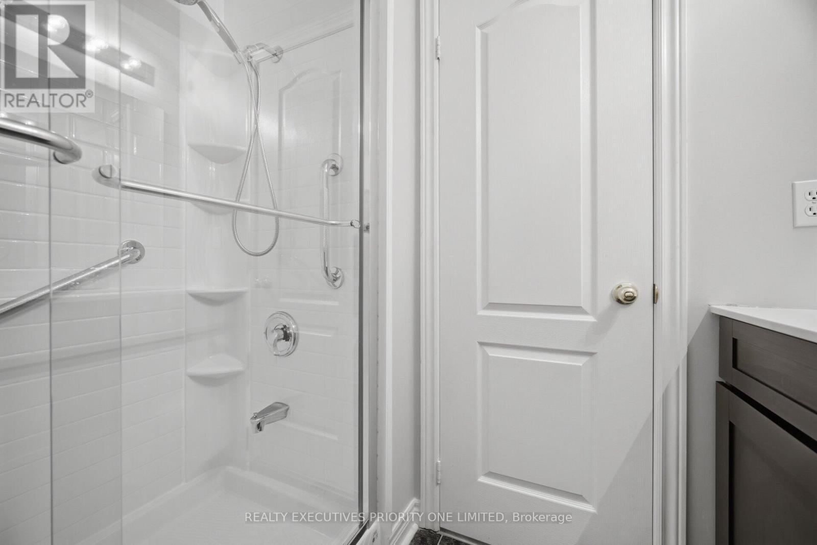 222 Caproni Drive, Vaughan, ON - Indoor Photo Showing Bathroom