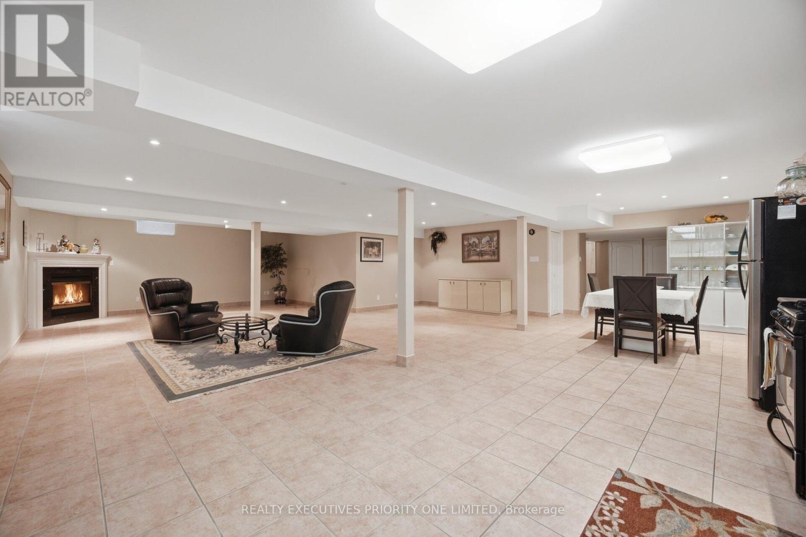 222 Caproni Drive, Vaughan, ON - Indoor With Fireplace